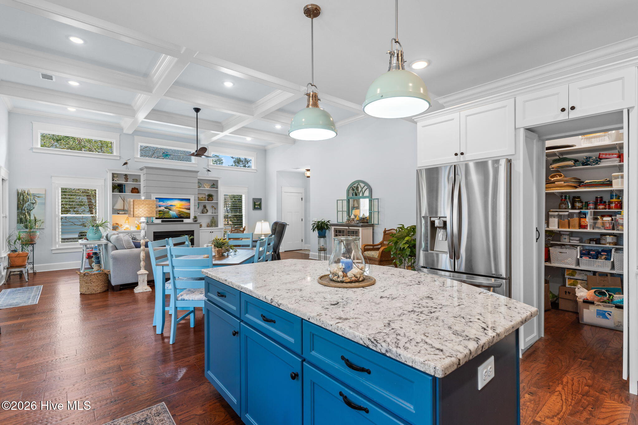 100560975 | Photo 12