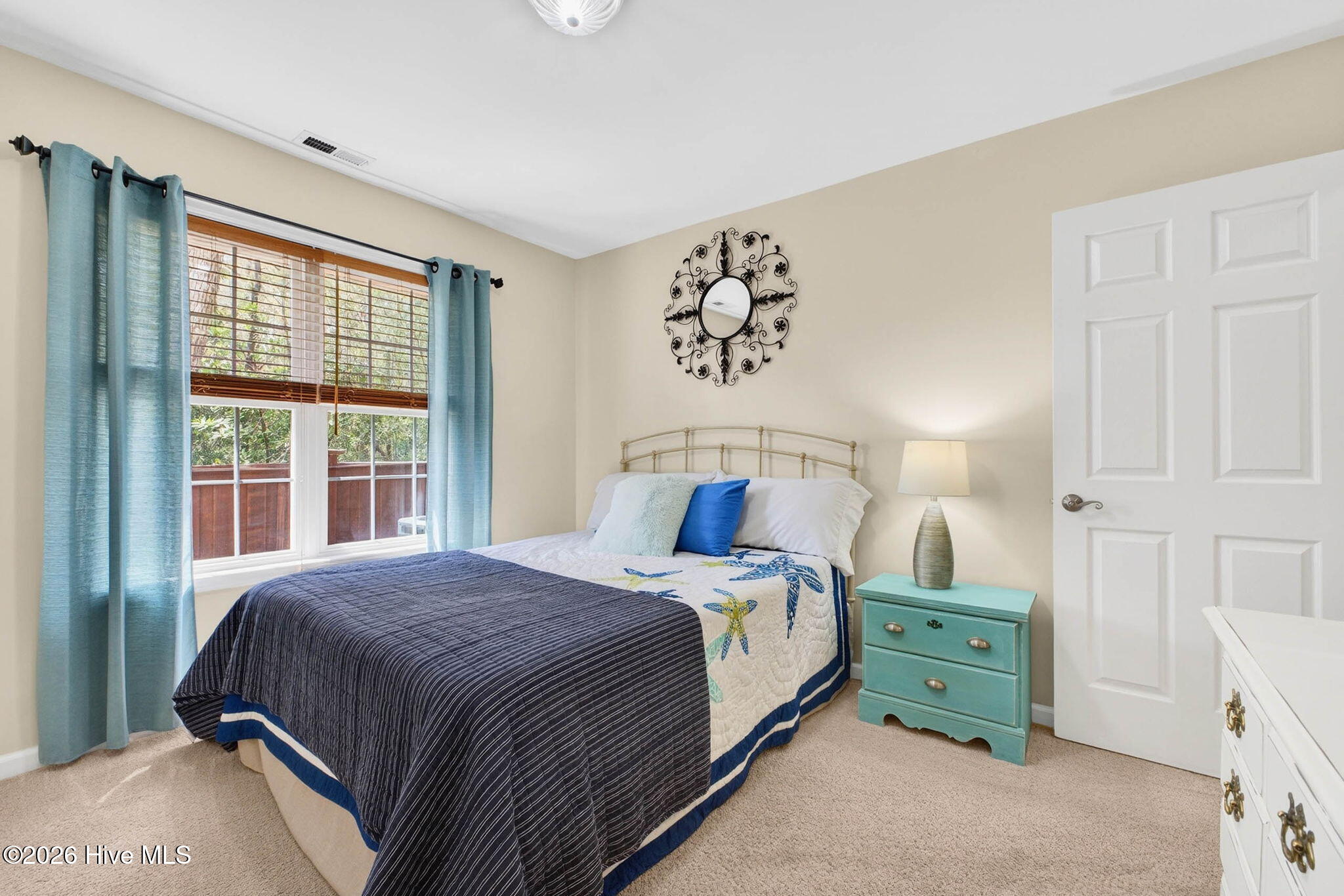 100562589 | Photo 48