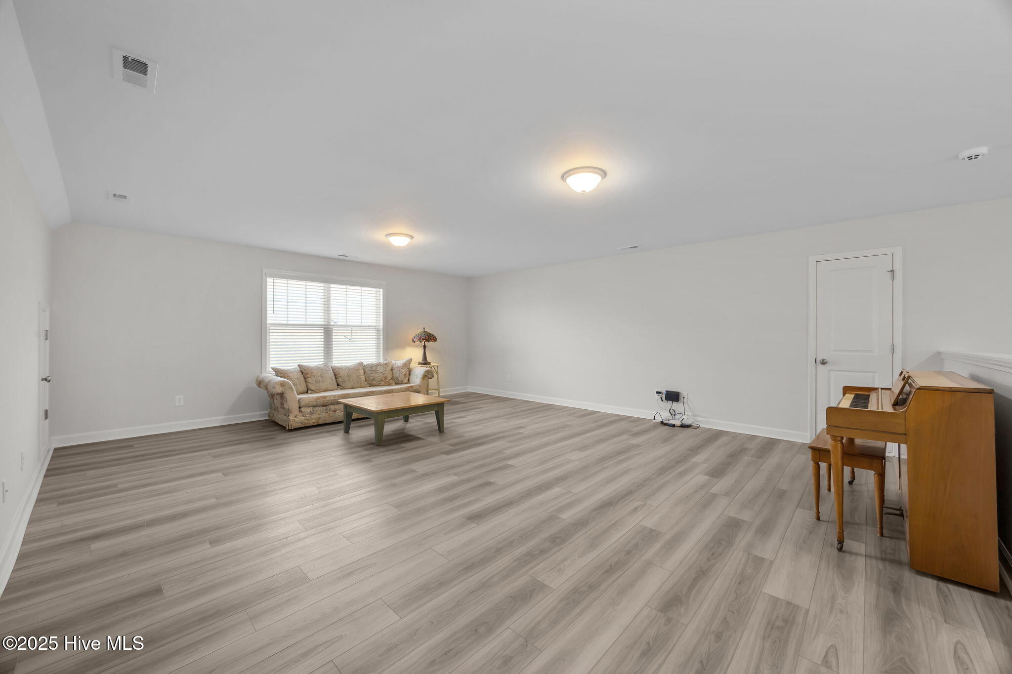 100542295 | Photo 41