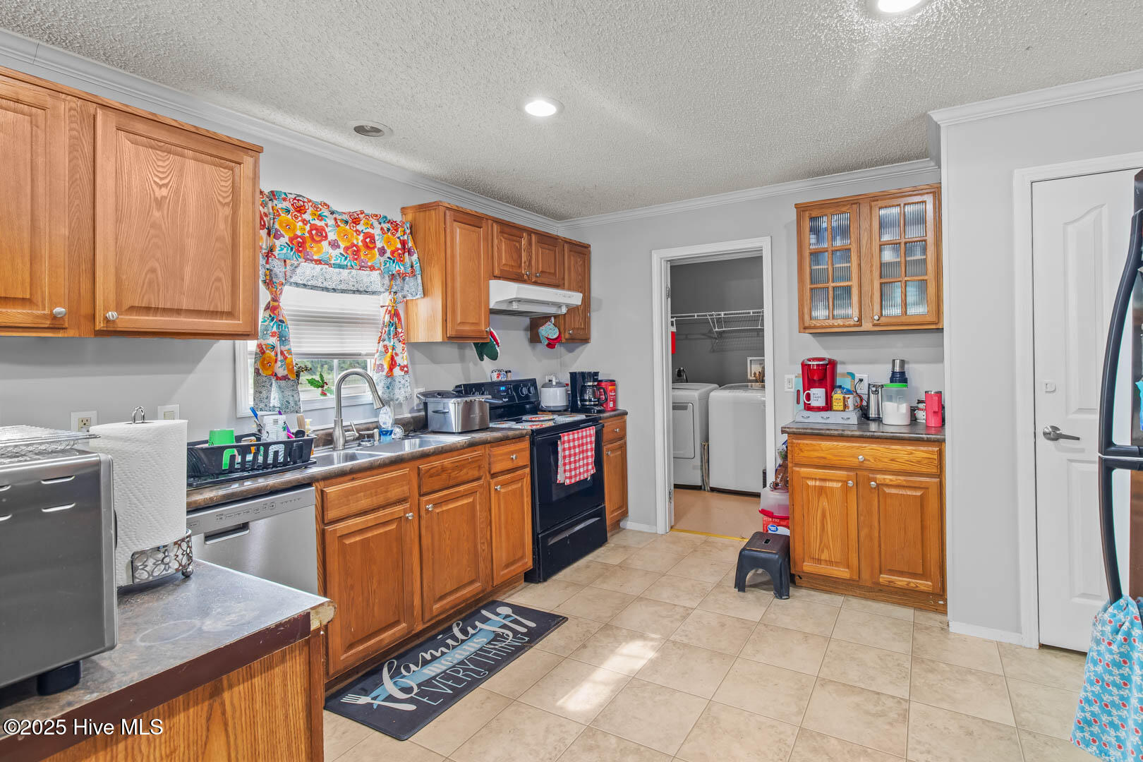 100528687 | Photo 15