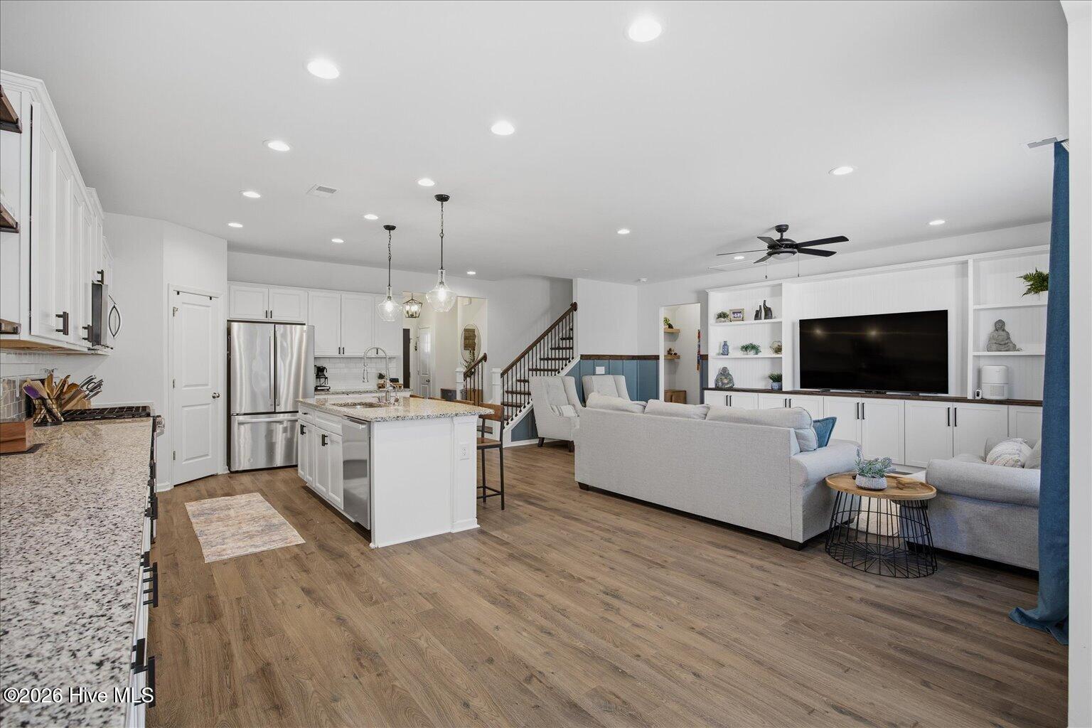 100570565 | Photo 10