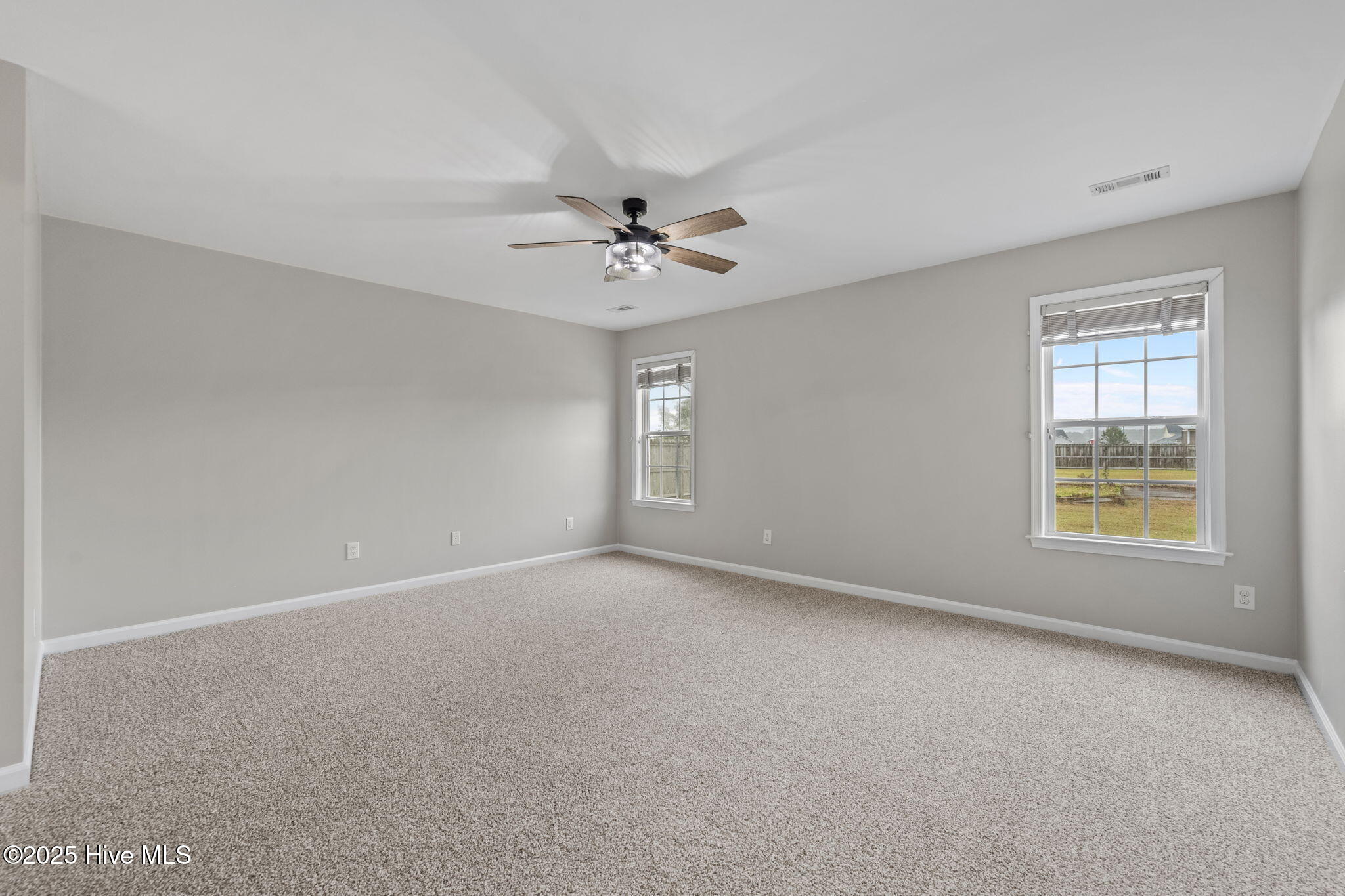 100539227 | Photo 17