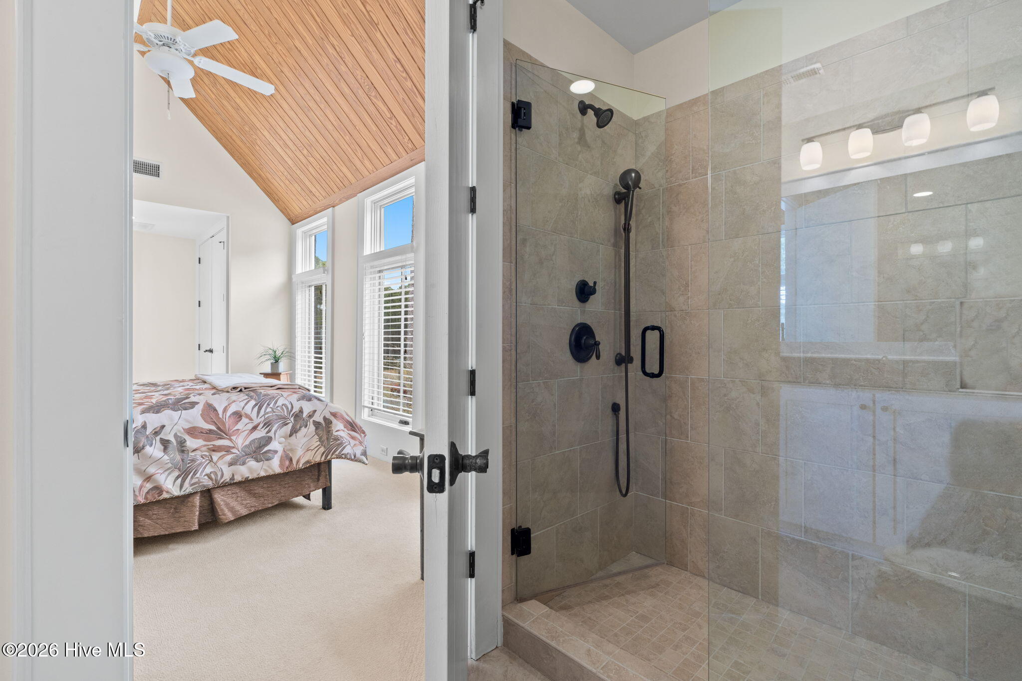 100563236 | Photo 37