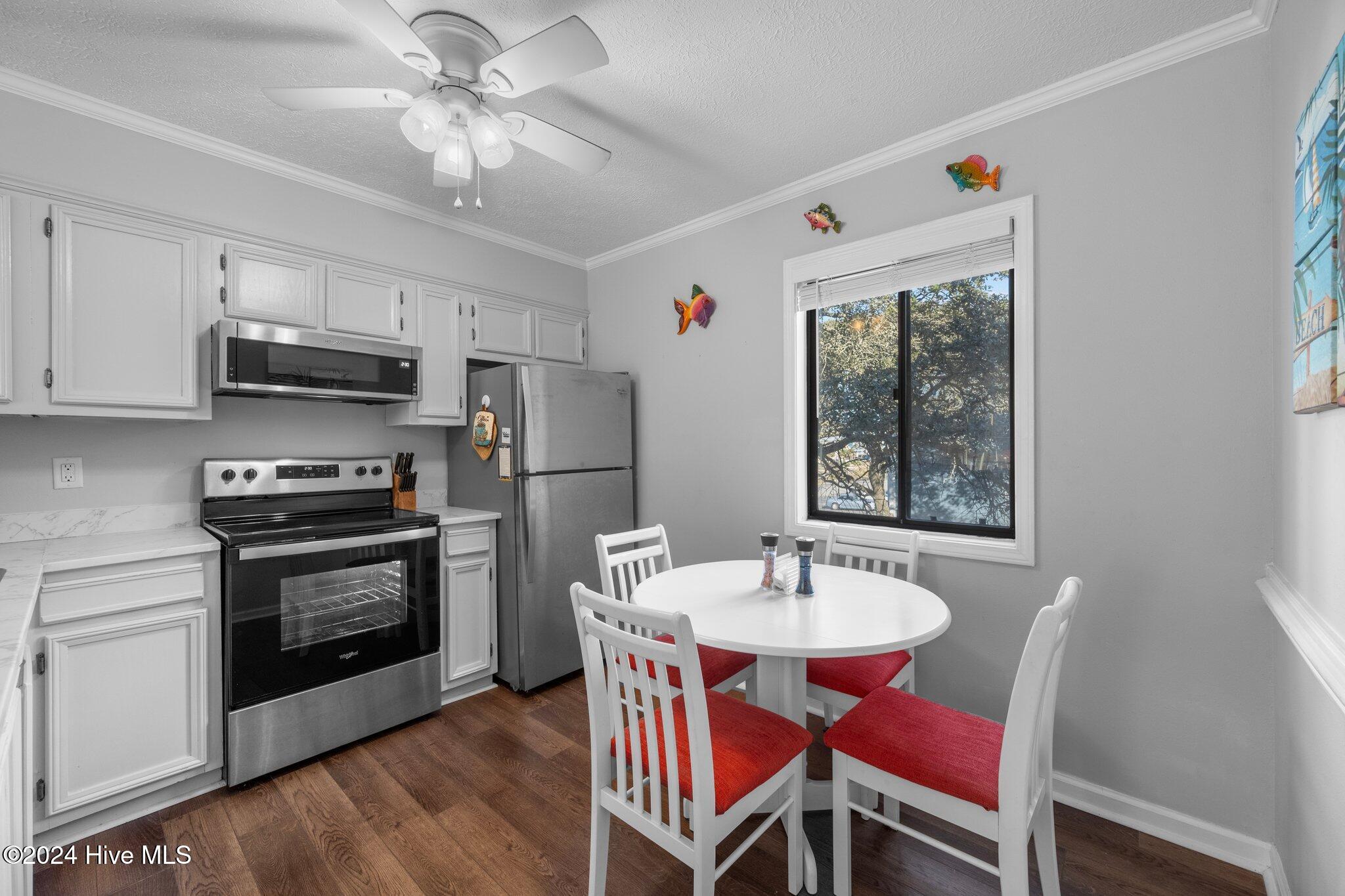 100480153 | Photo 13