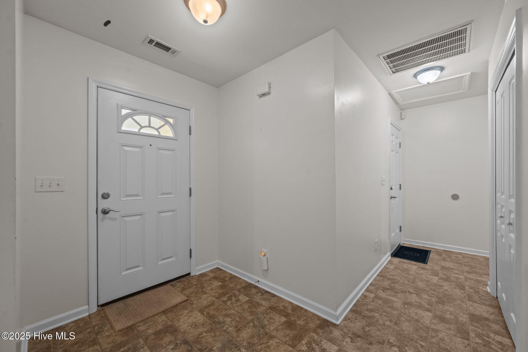 100526842 | Photo 32