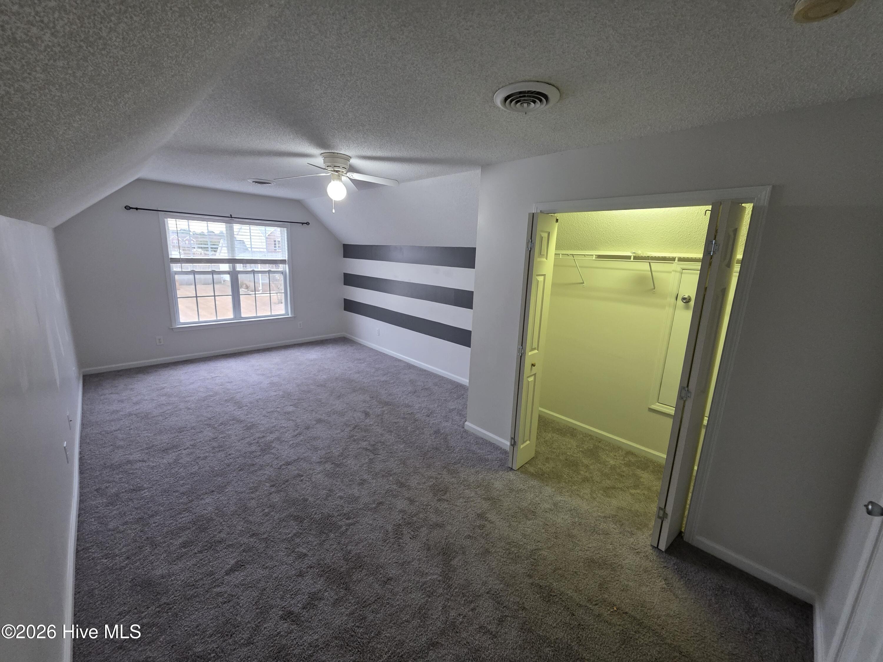 100550405 | Photo 12