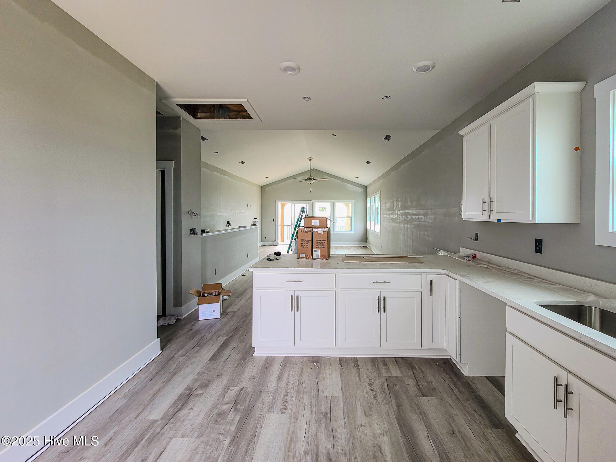 100500592 | Photo 11