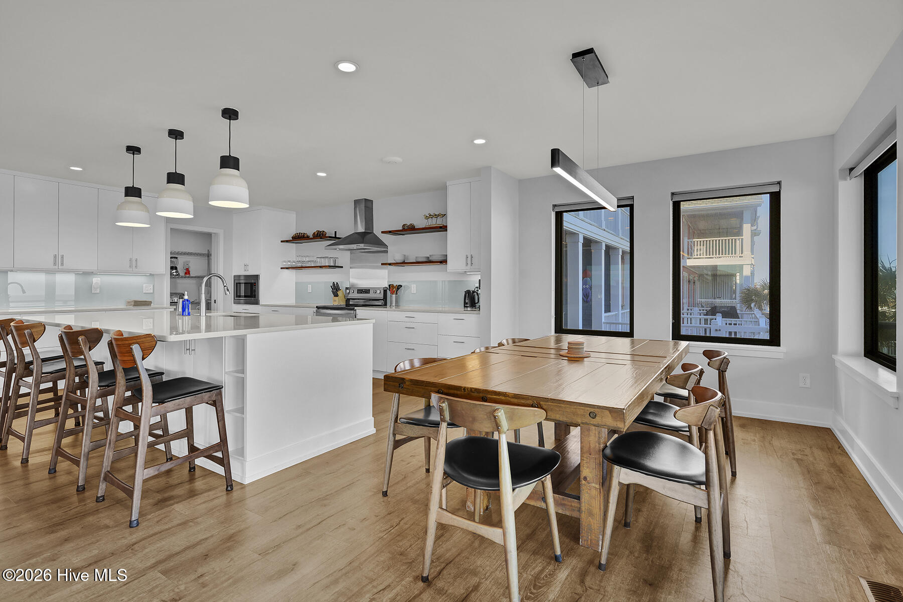 100565280 | Photo 61