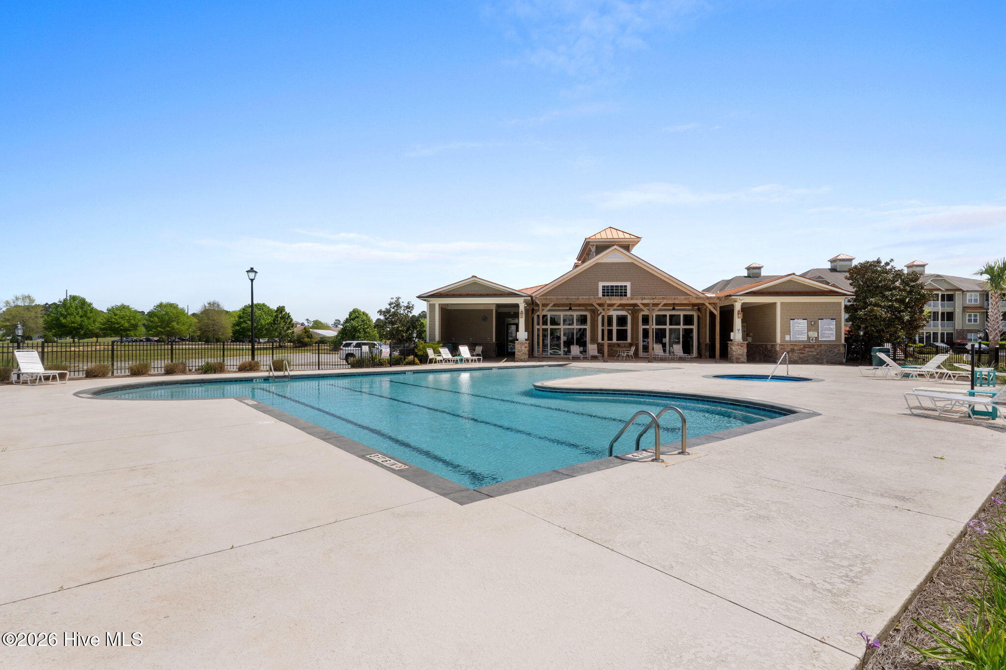 100566084 | Photo 54