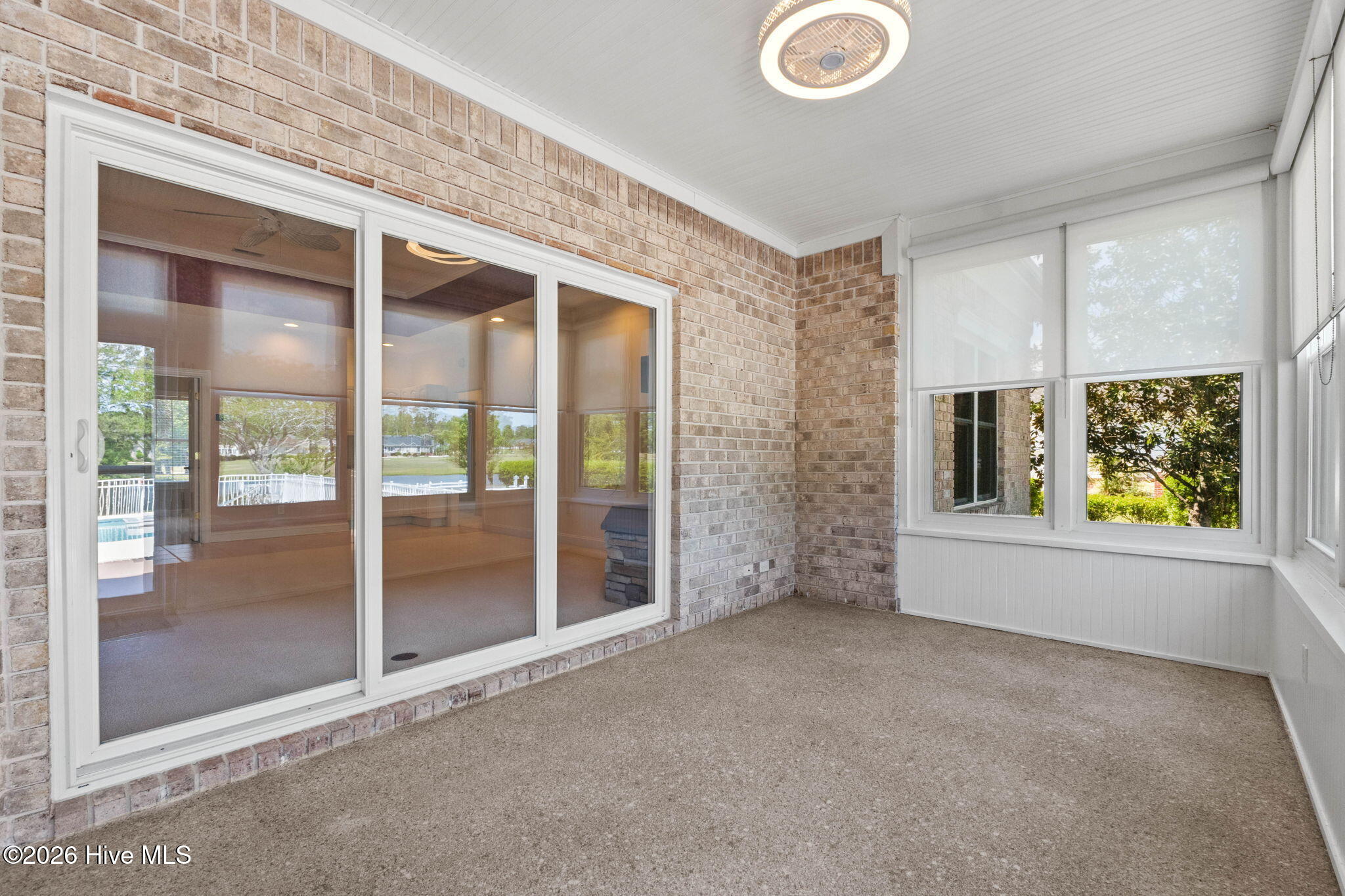 100567537 | Photo 35