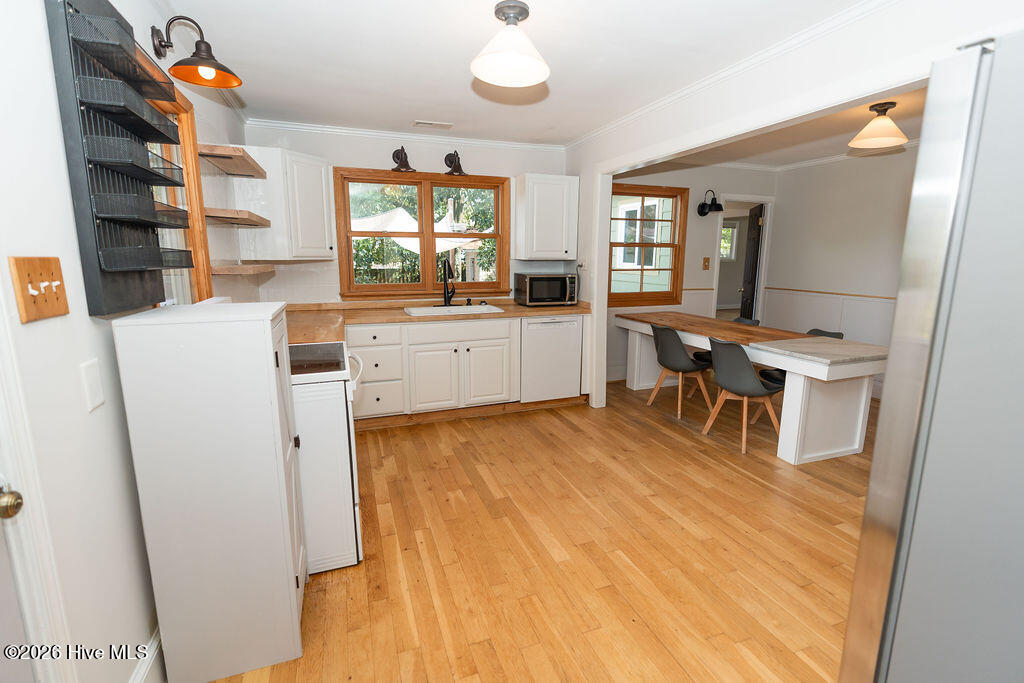 100554317 | Photo 10