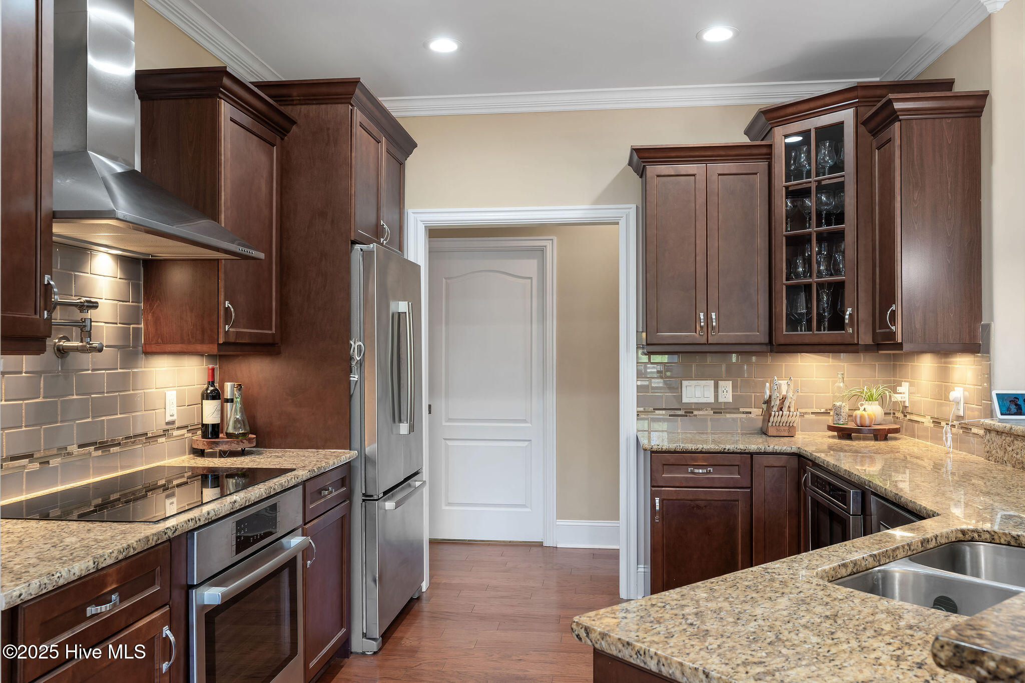 100541913 | Photo 58