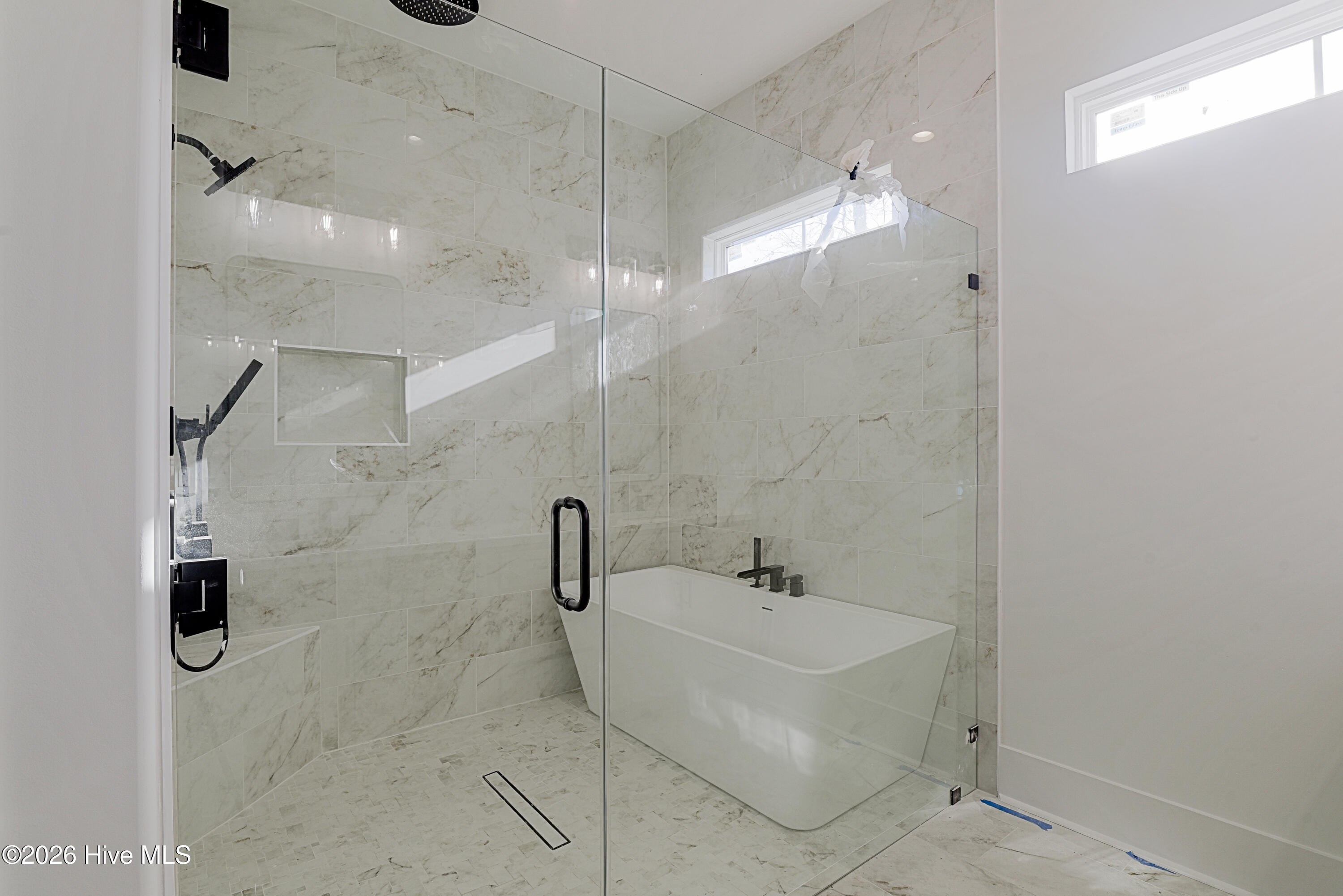 100547115 | Photo 49