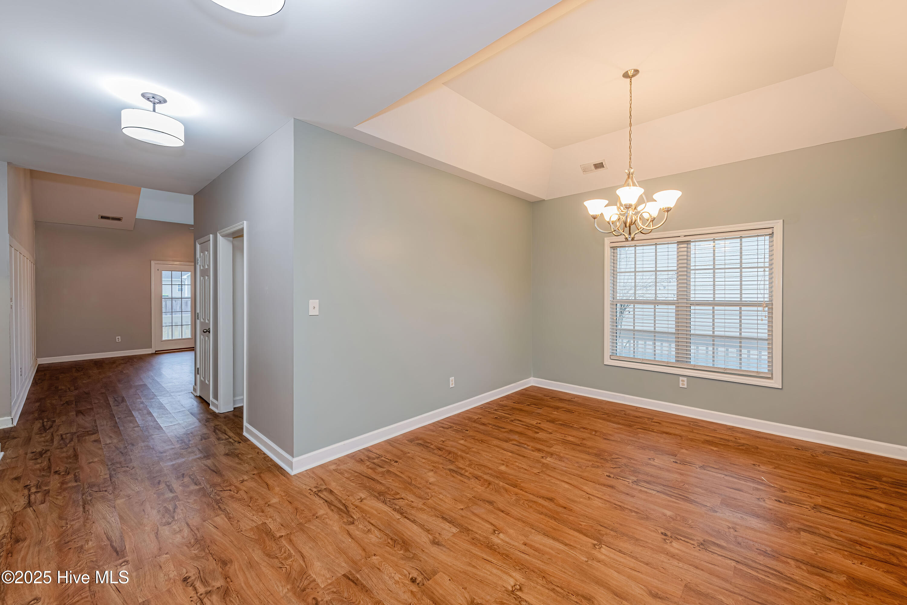 100539008 | Photo 10