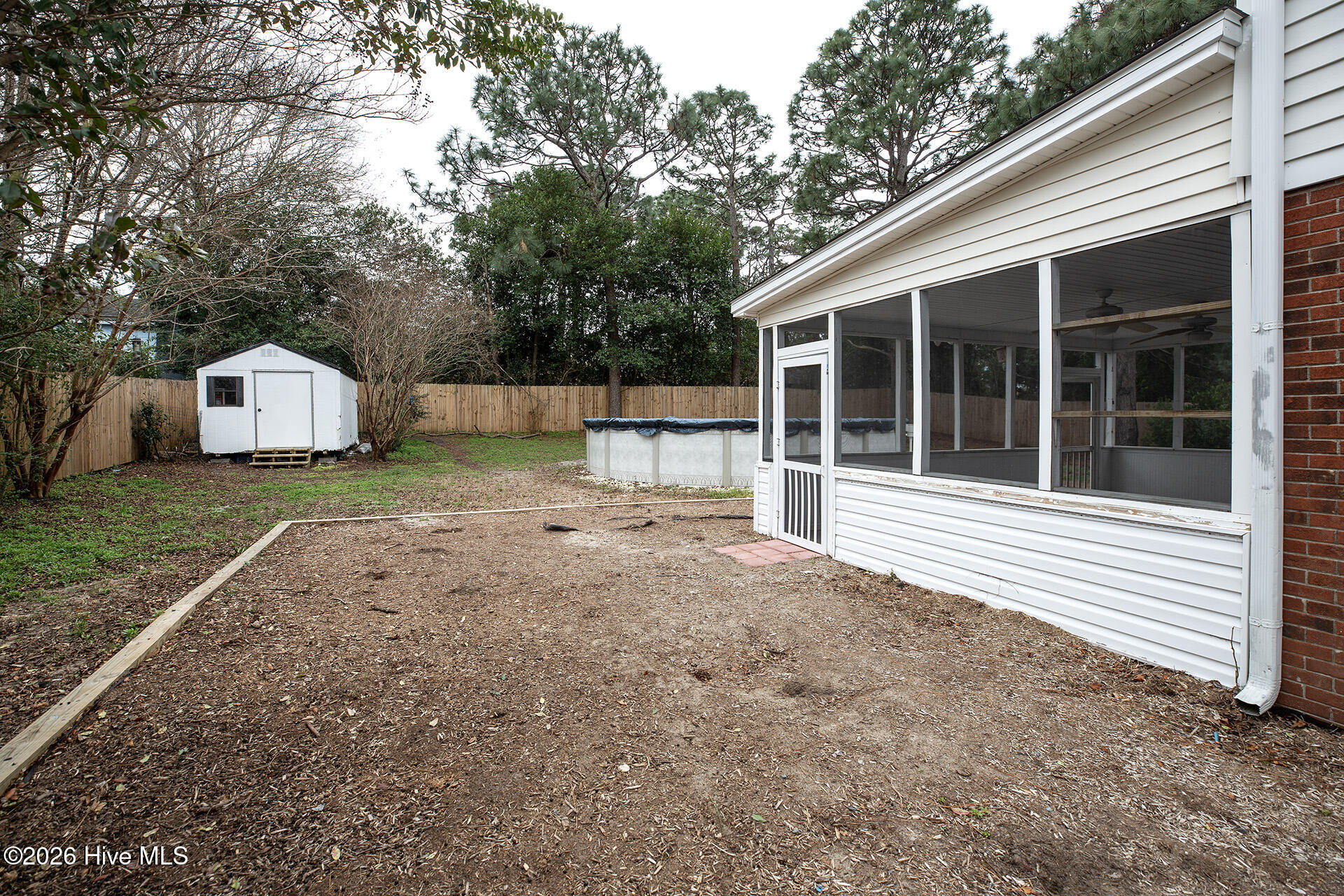 100558477 | Photo 37