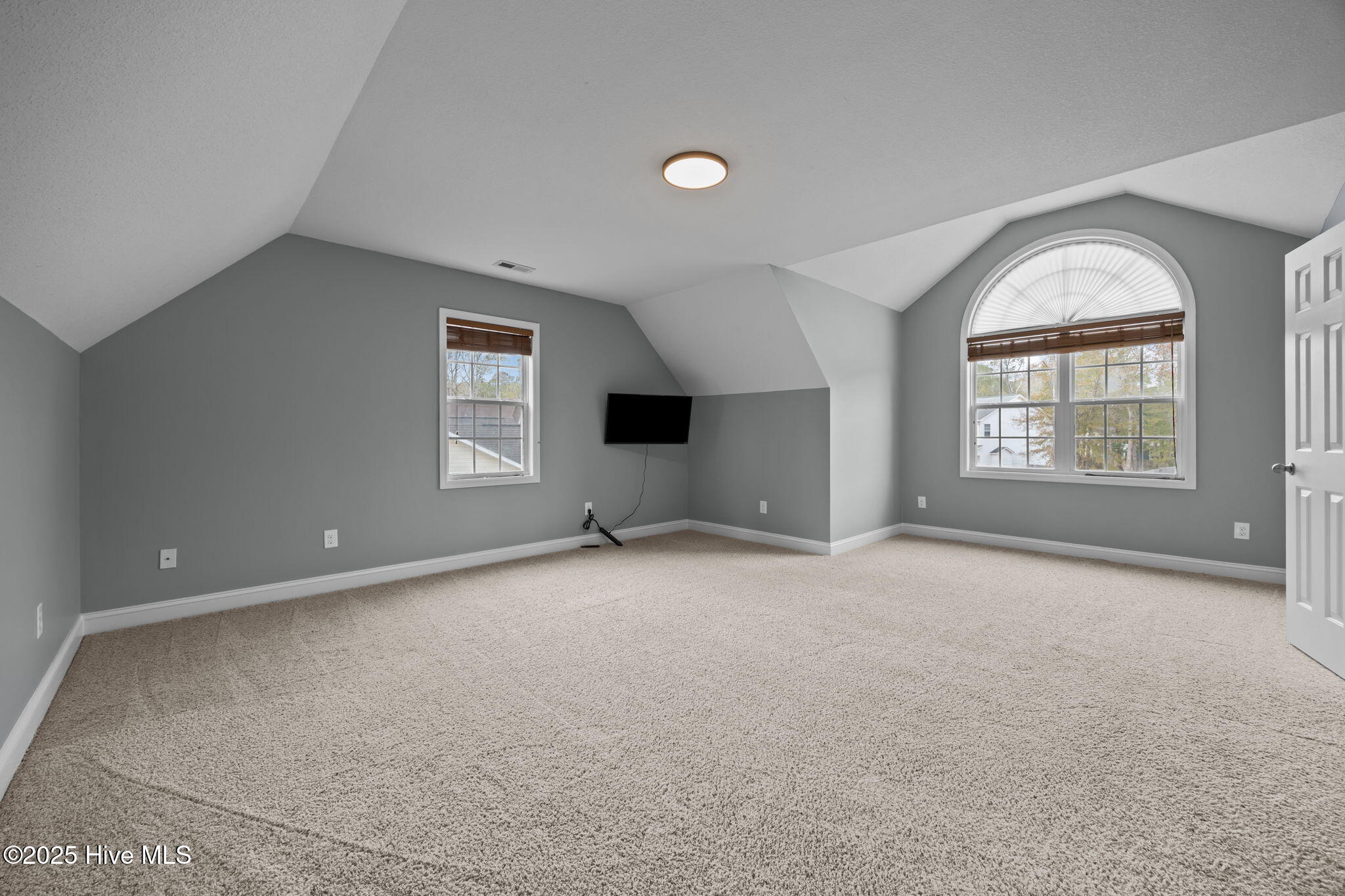 100544131 | Photo 32