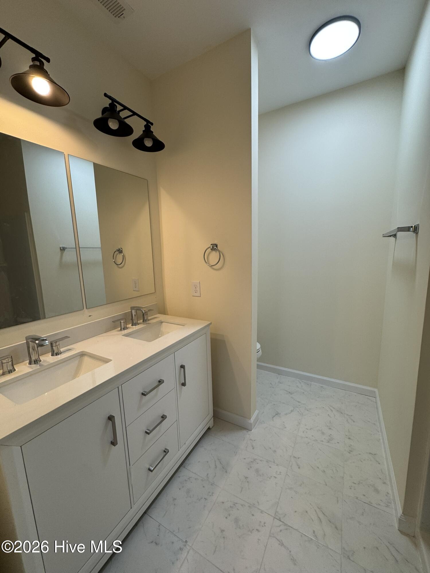 100563323 | Photo 11