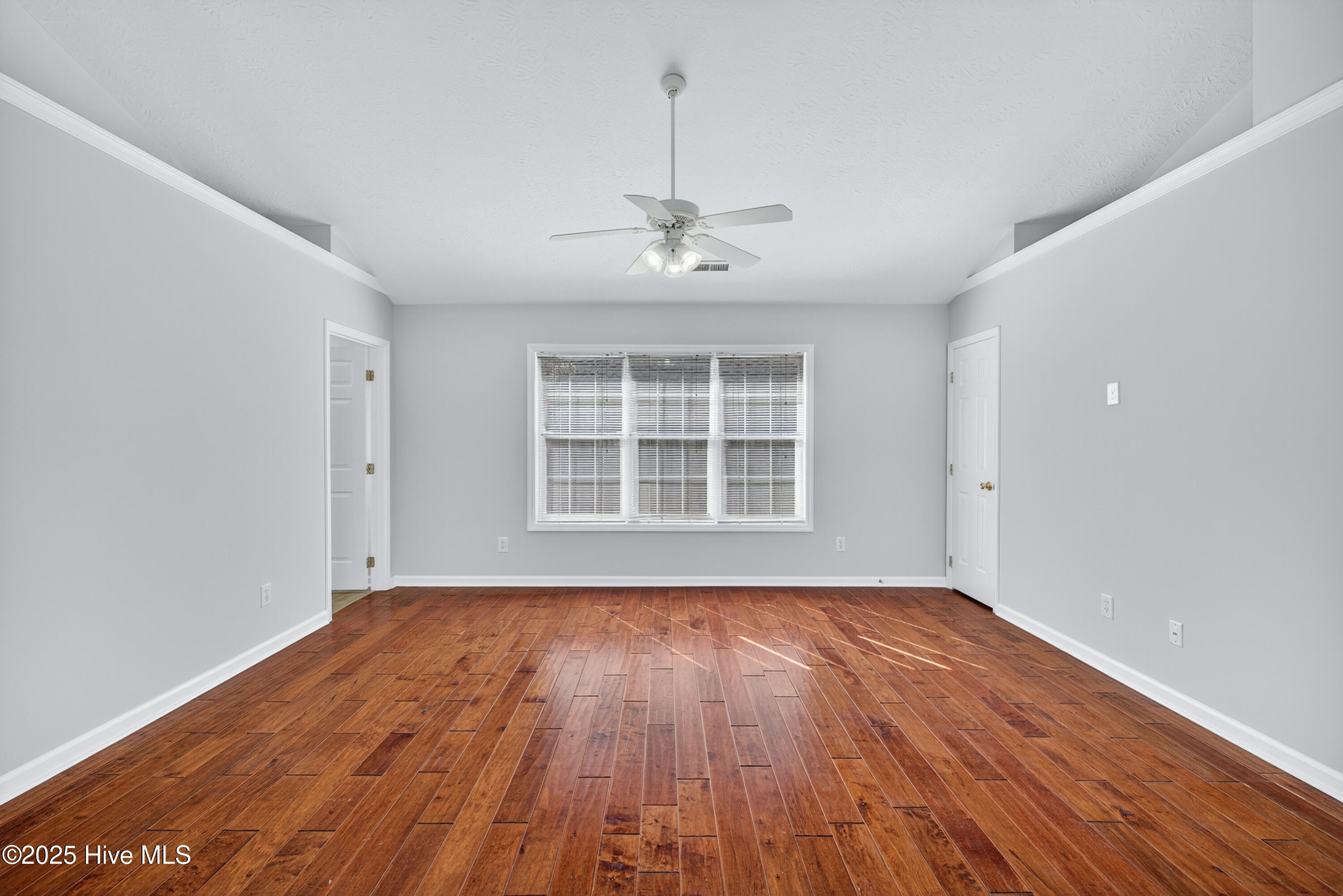 100541920 | Photo 13