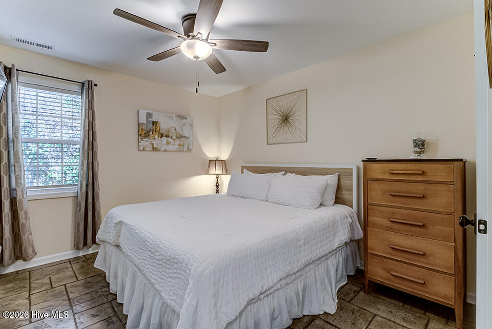 100550218 | Photo 35