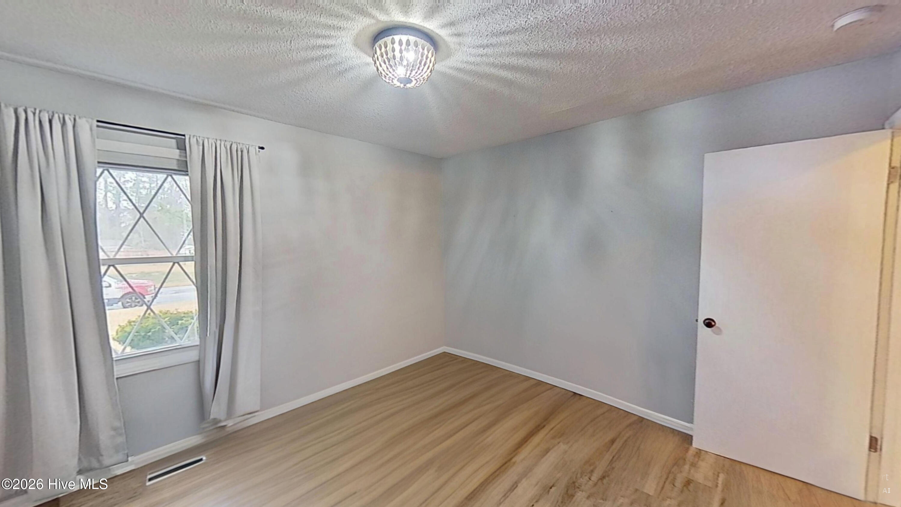 100557485 | Photo 12