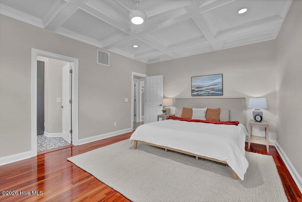 100569343 | Photo 18