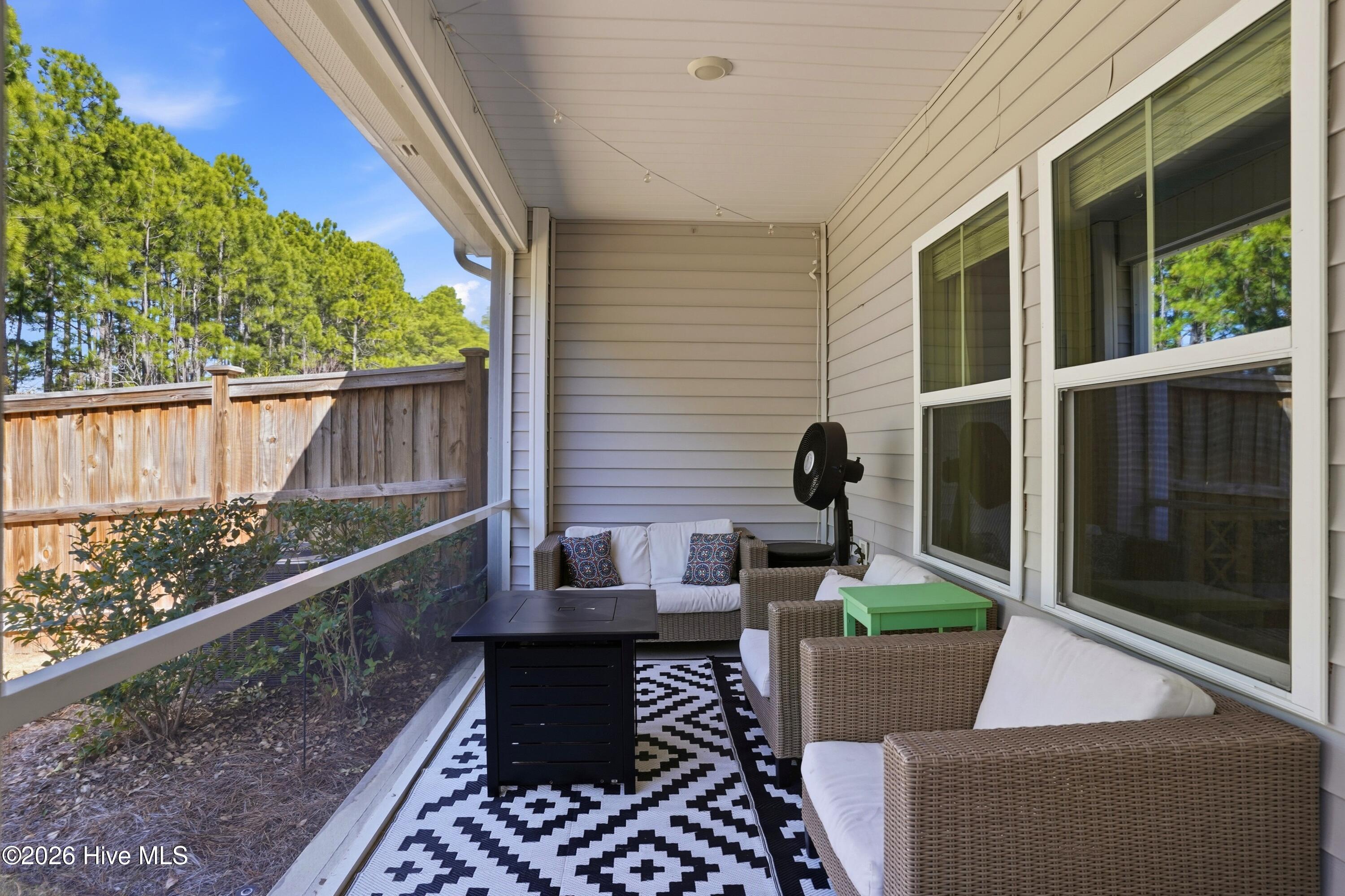 100555182 | Photo 28