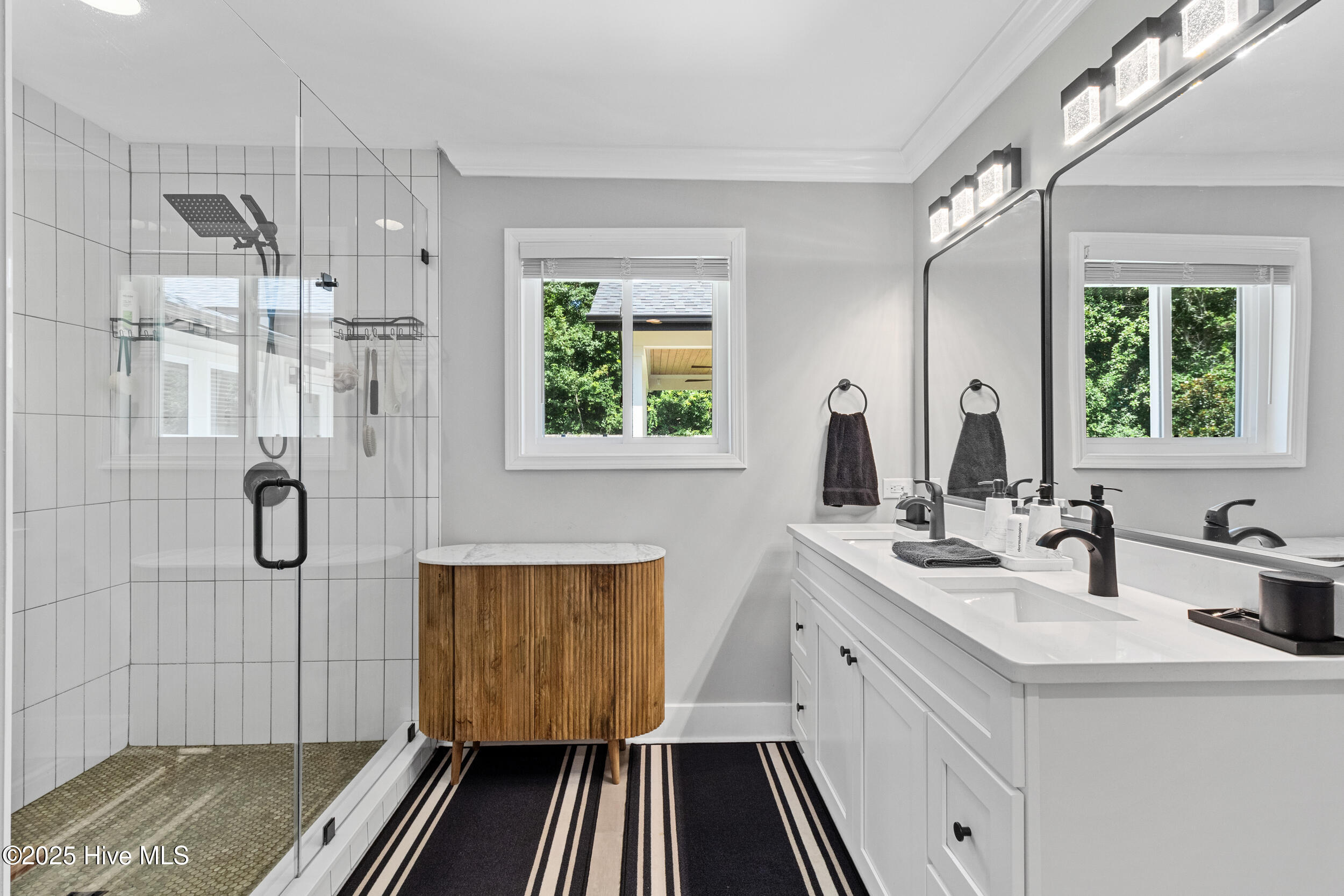 100561677 | Photo 45