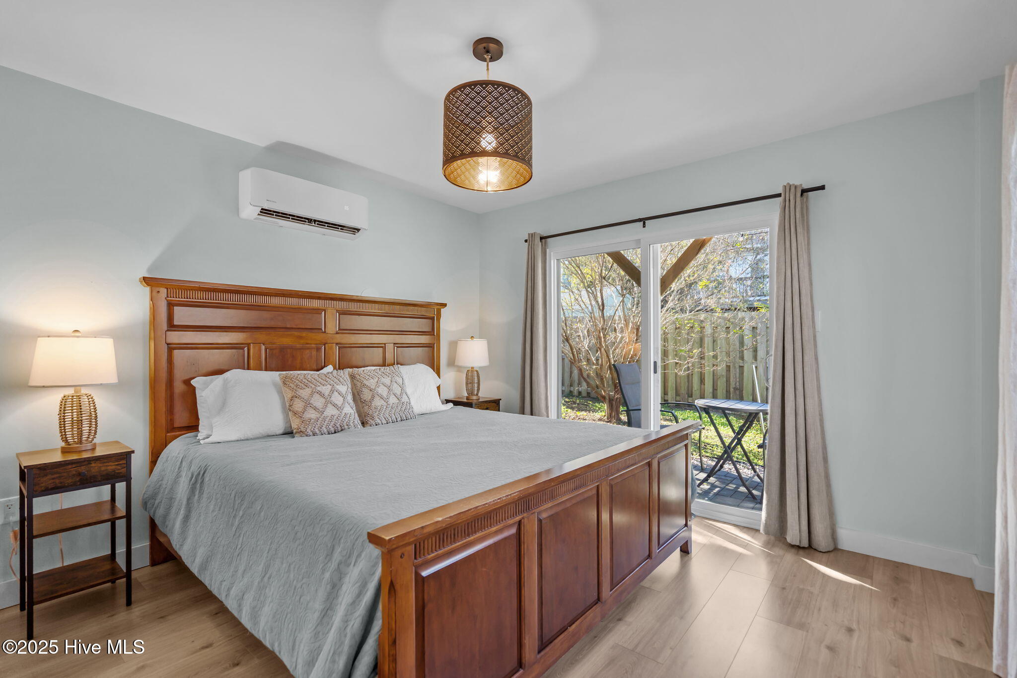 100541863 | Photo 51