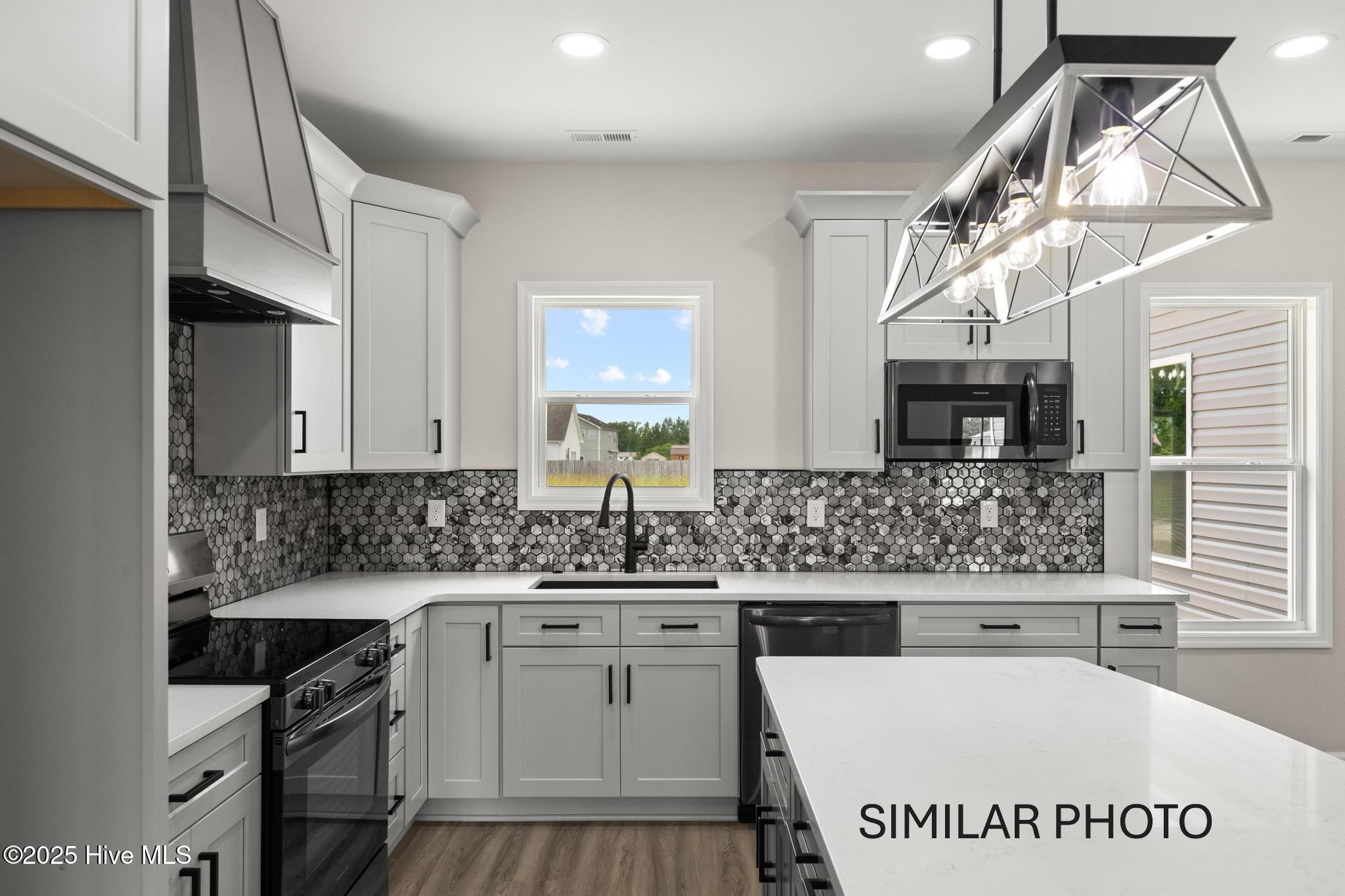 100515081 | Photo 12