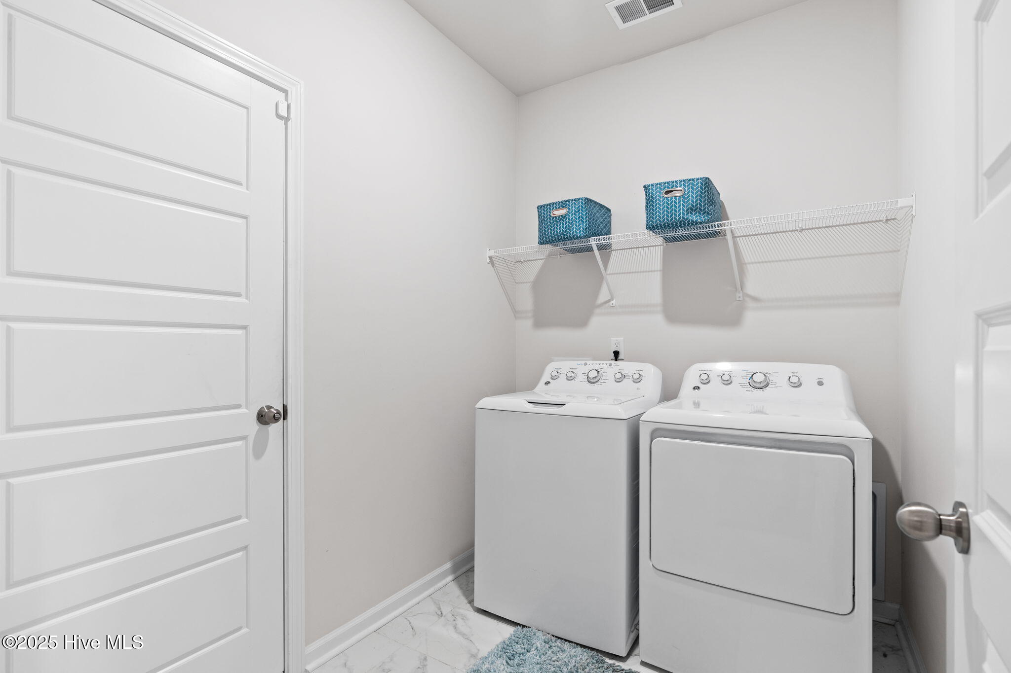 100495537 | Photo 33