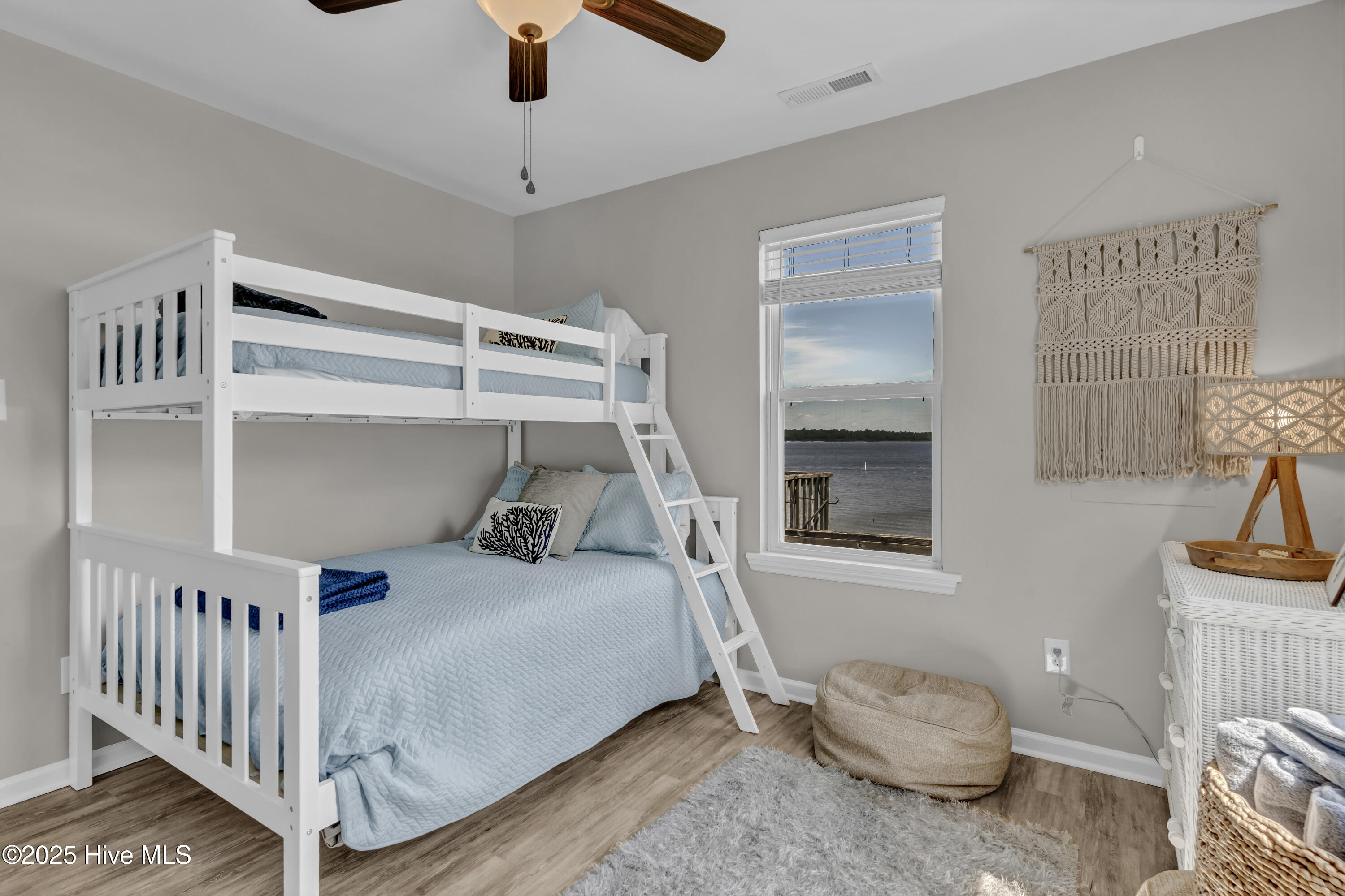 100538524 | Photo 15