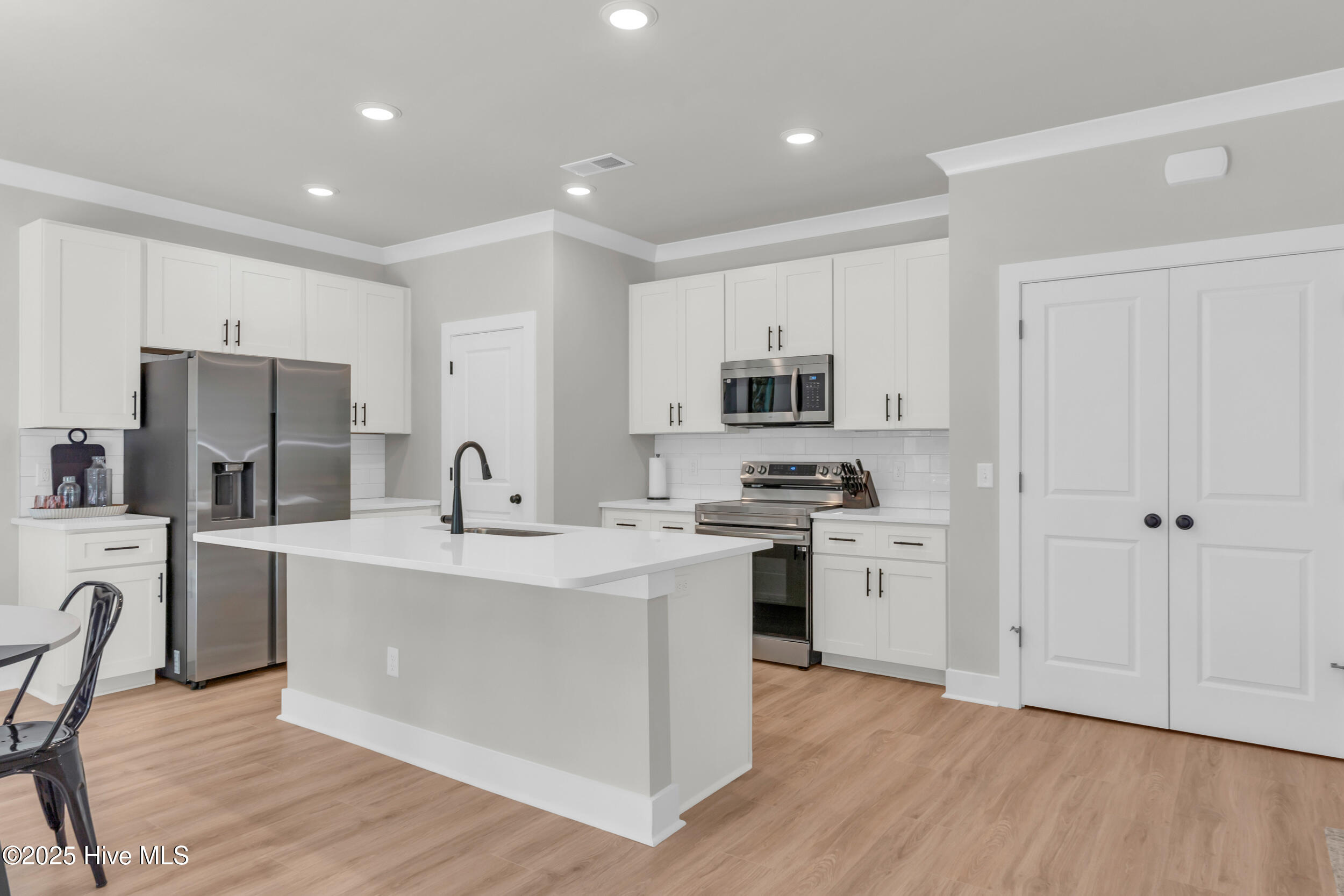 100563674 | Photo 11