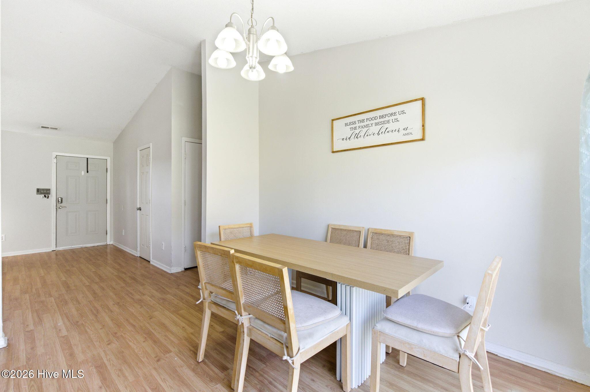 100561661 | Photo 14