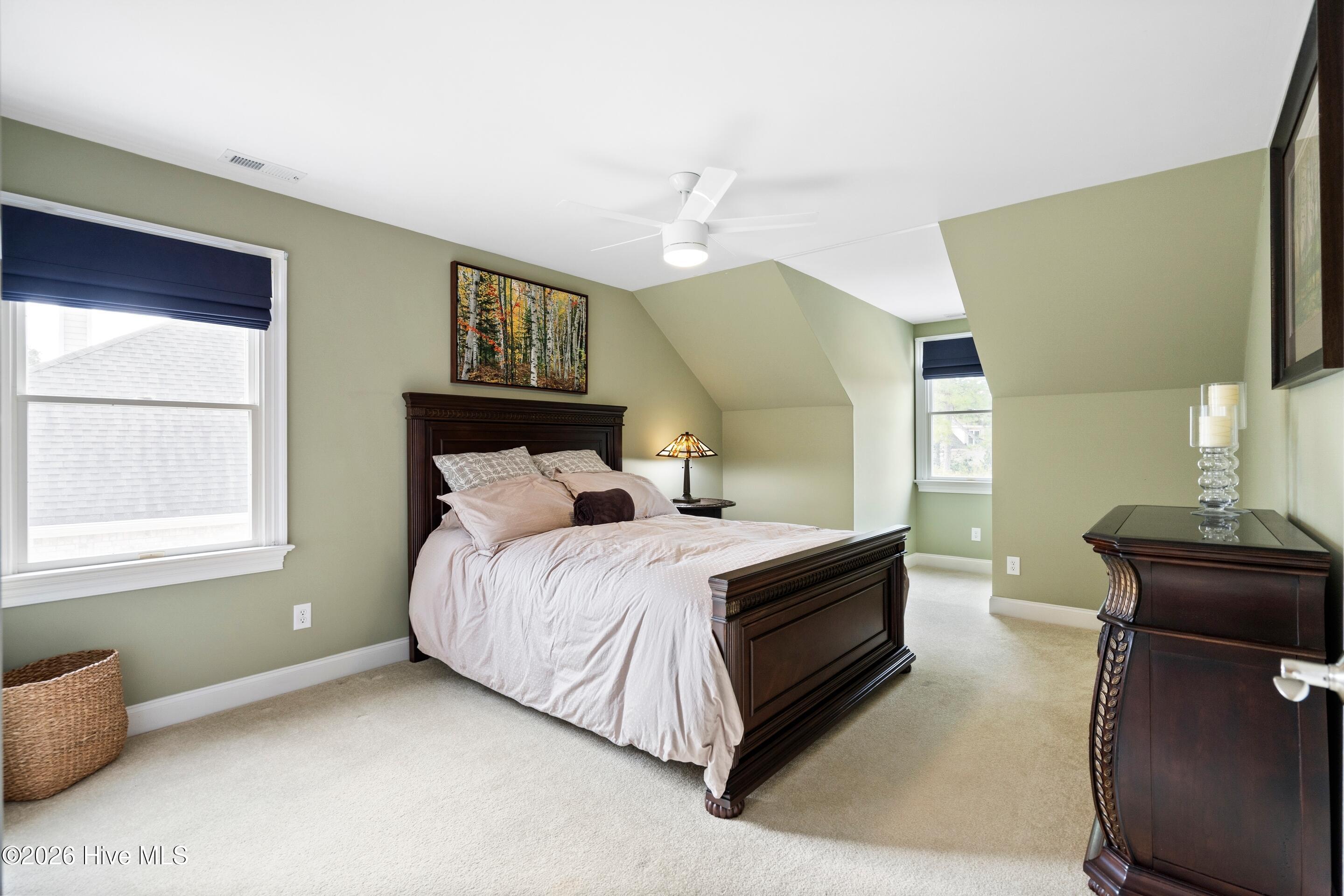 100548933 | Photo 46