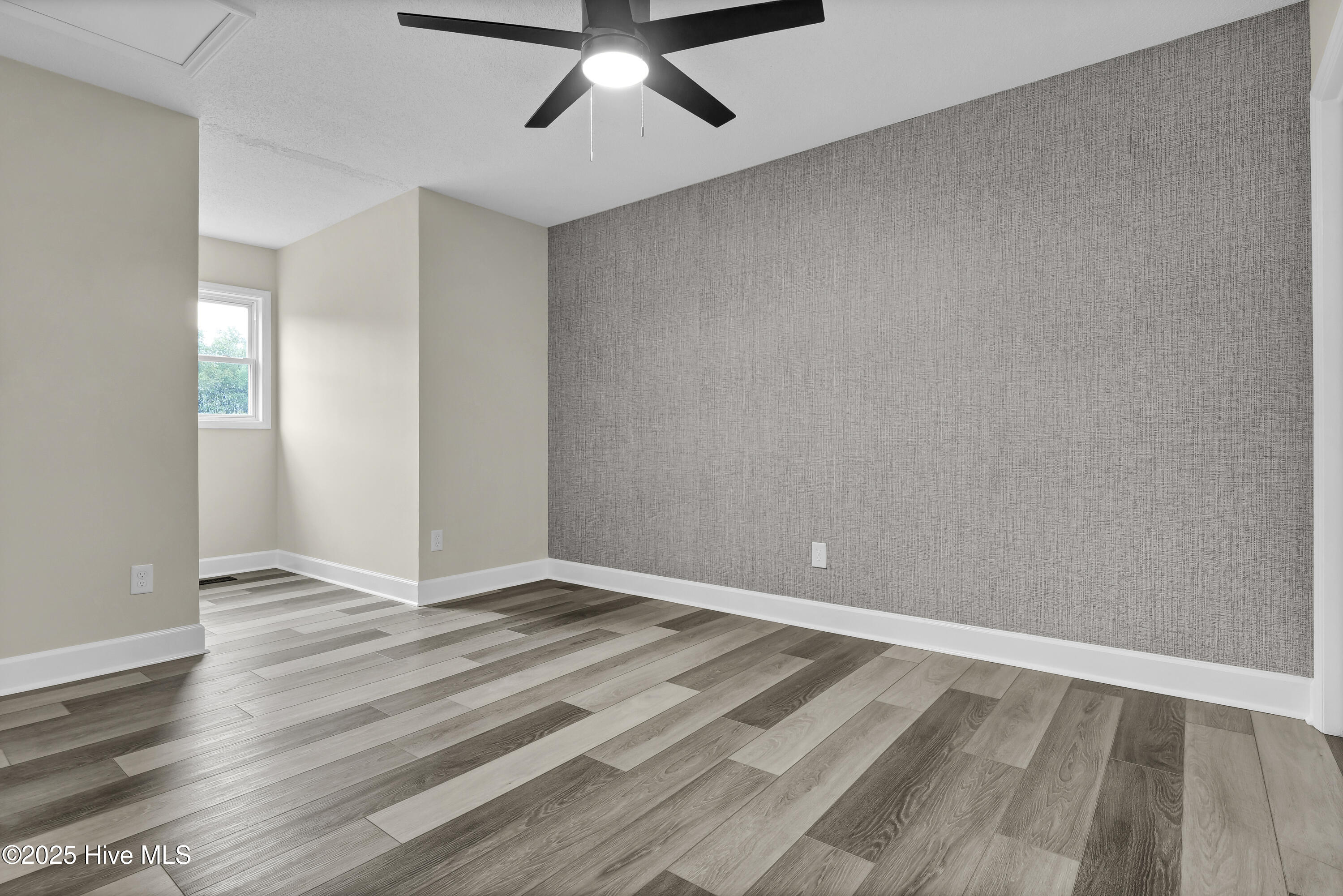 100533460 | Photo 24