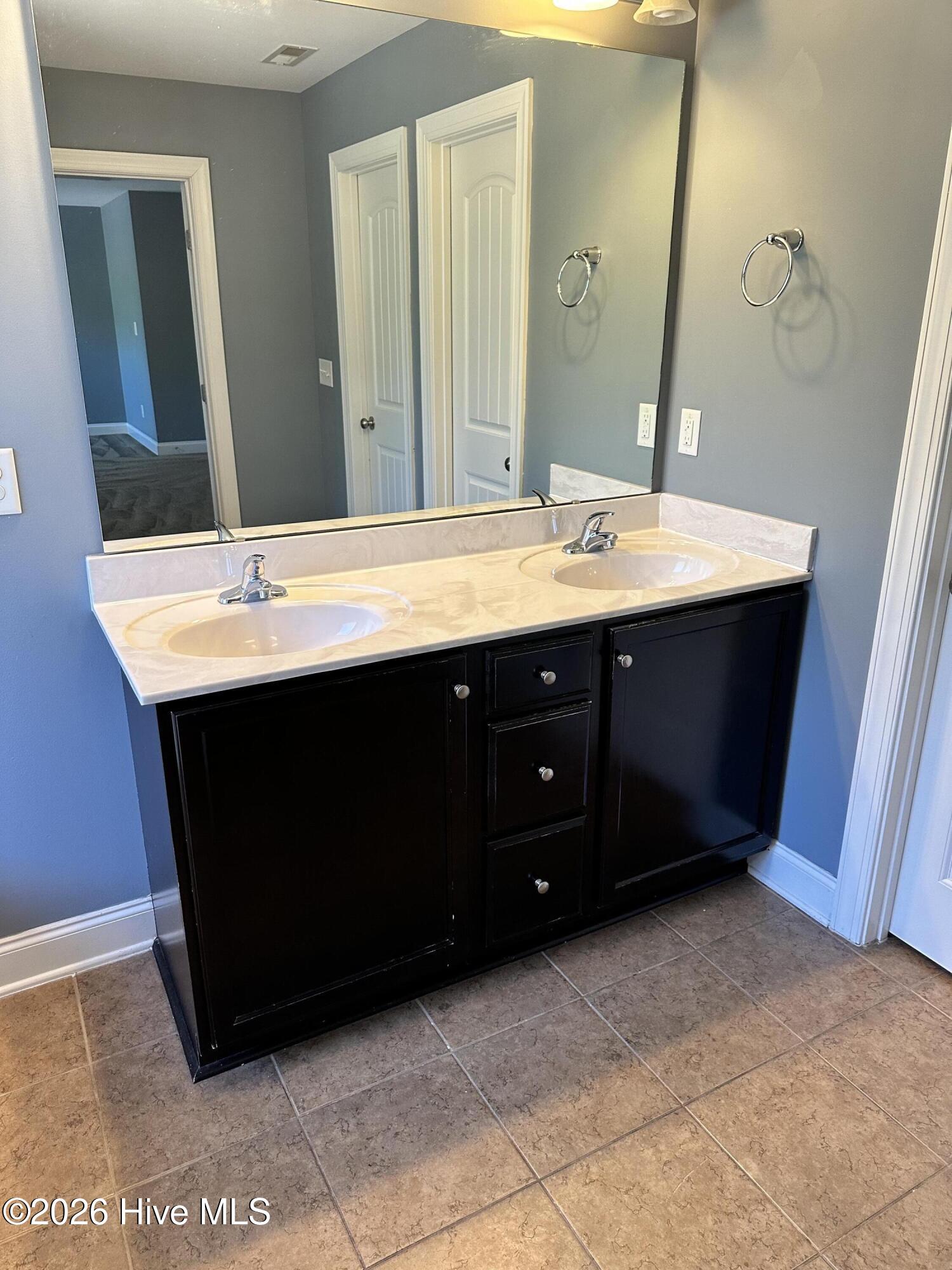 100548950 | Photo 25