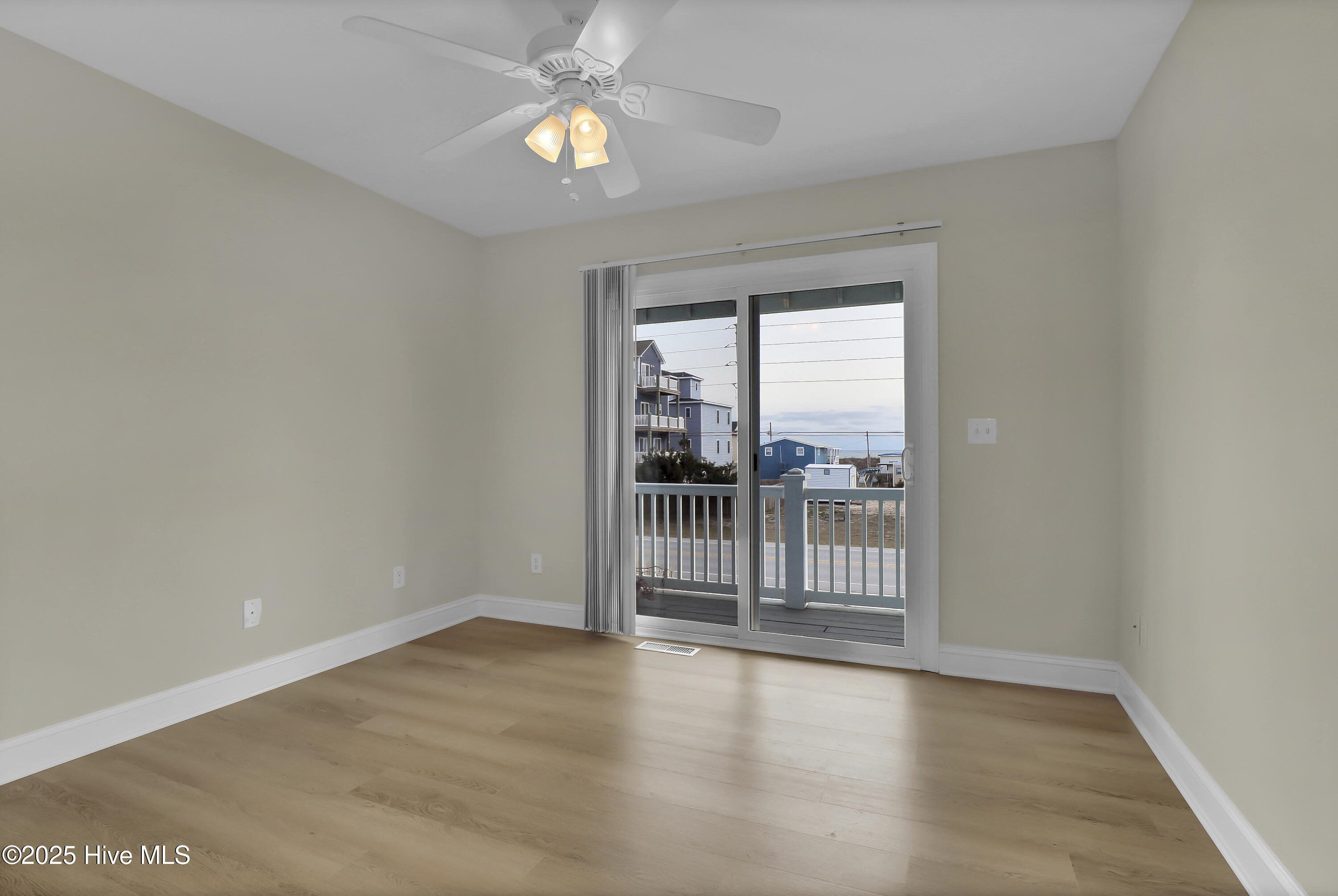 100544399 | Photo 13