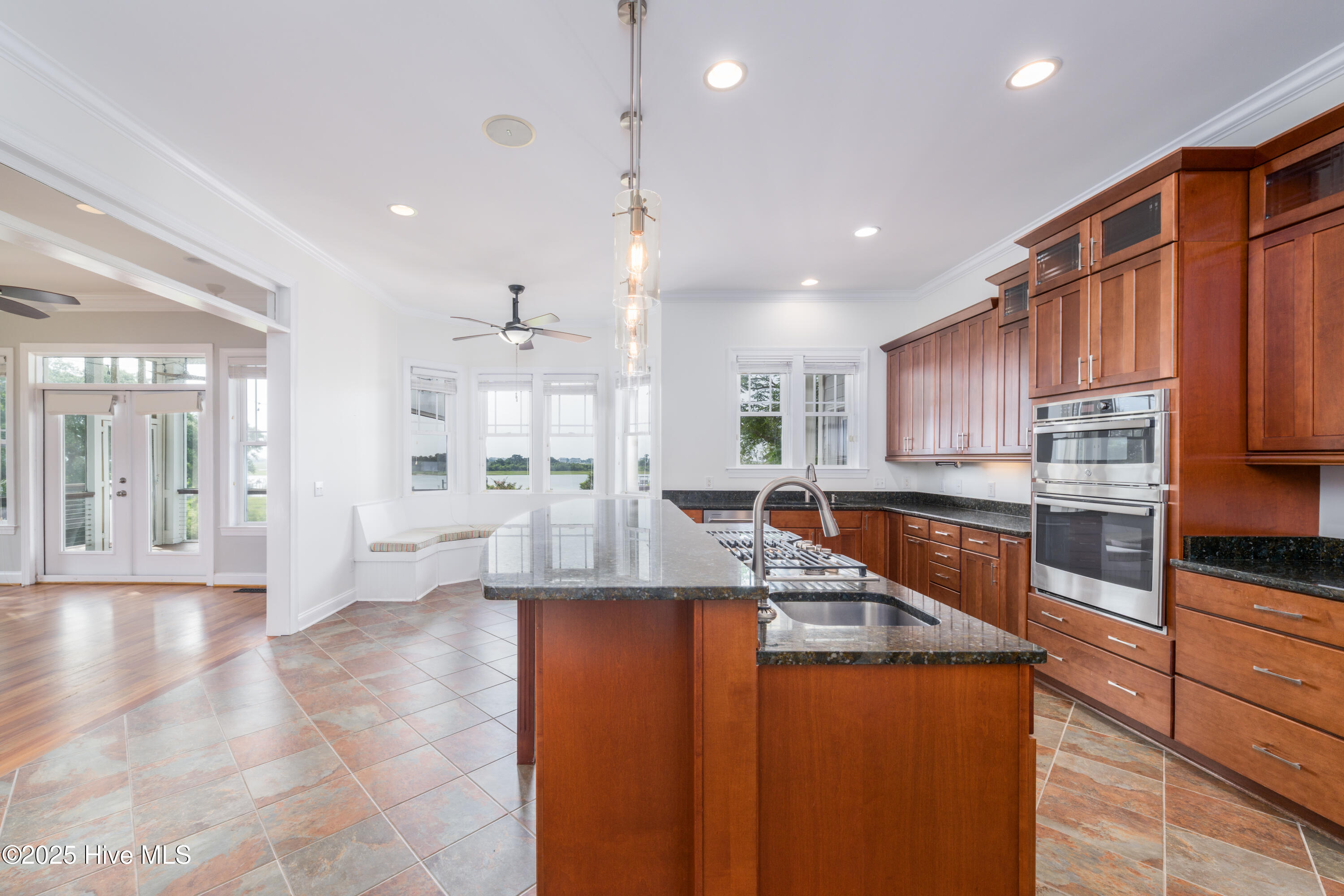 100510082 | Photo 20