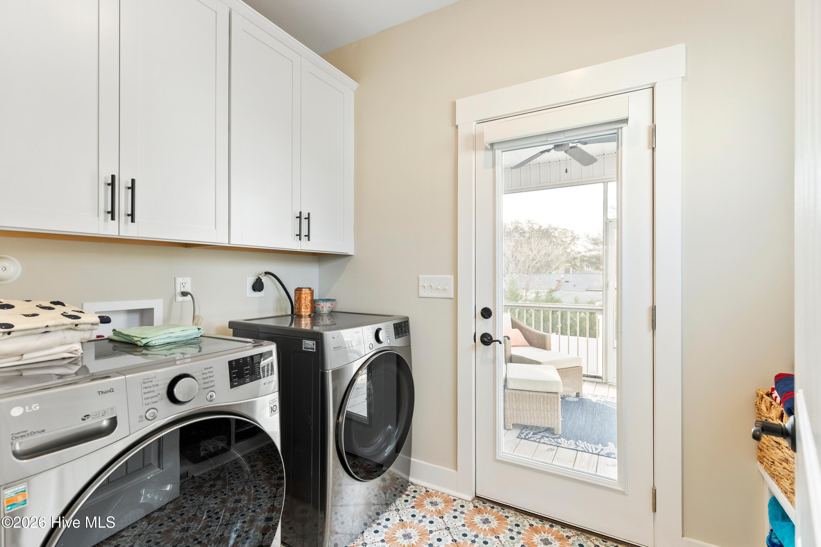 100548444 | Photo 39