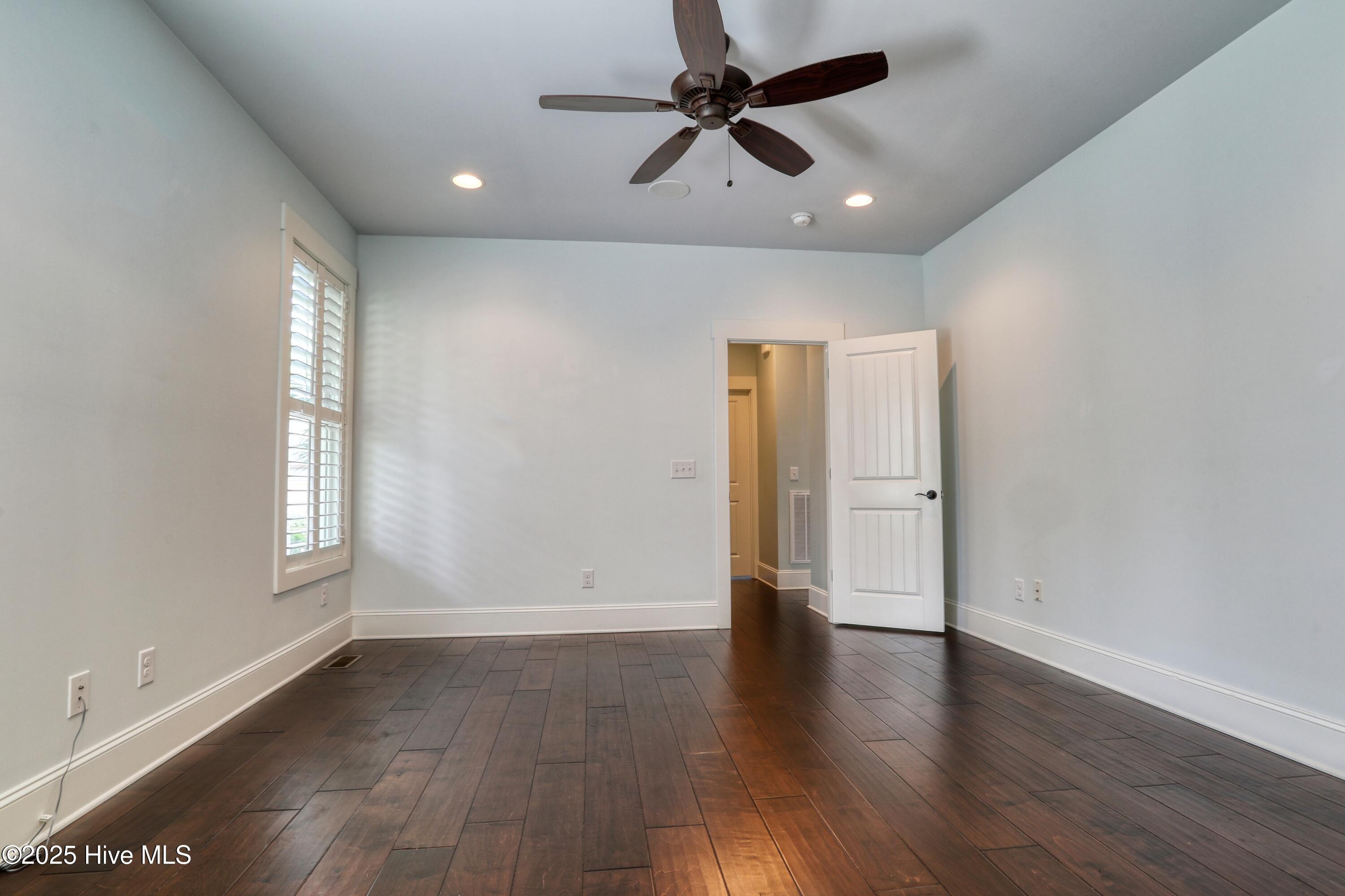 100502836 | Photo 43