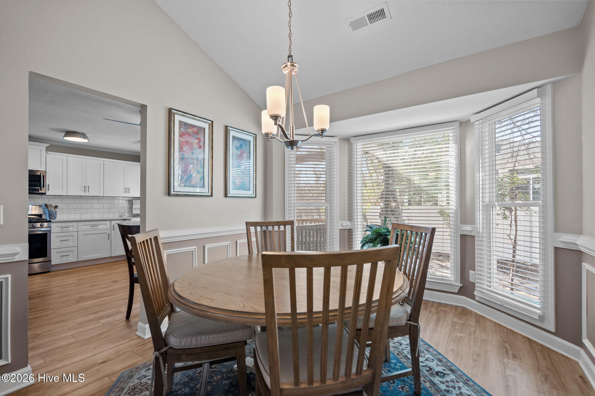 100547043 | Photo 13