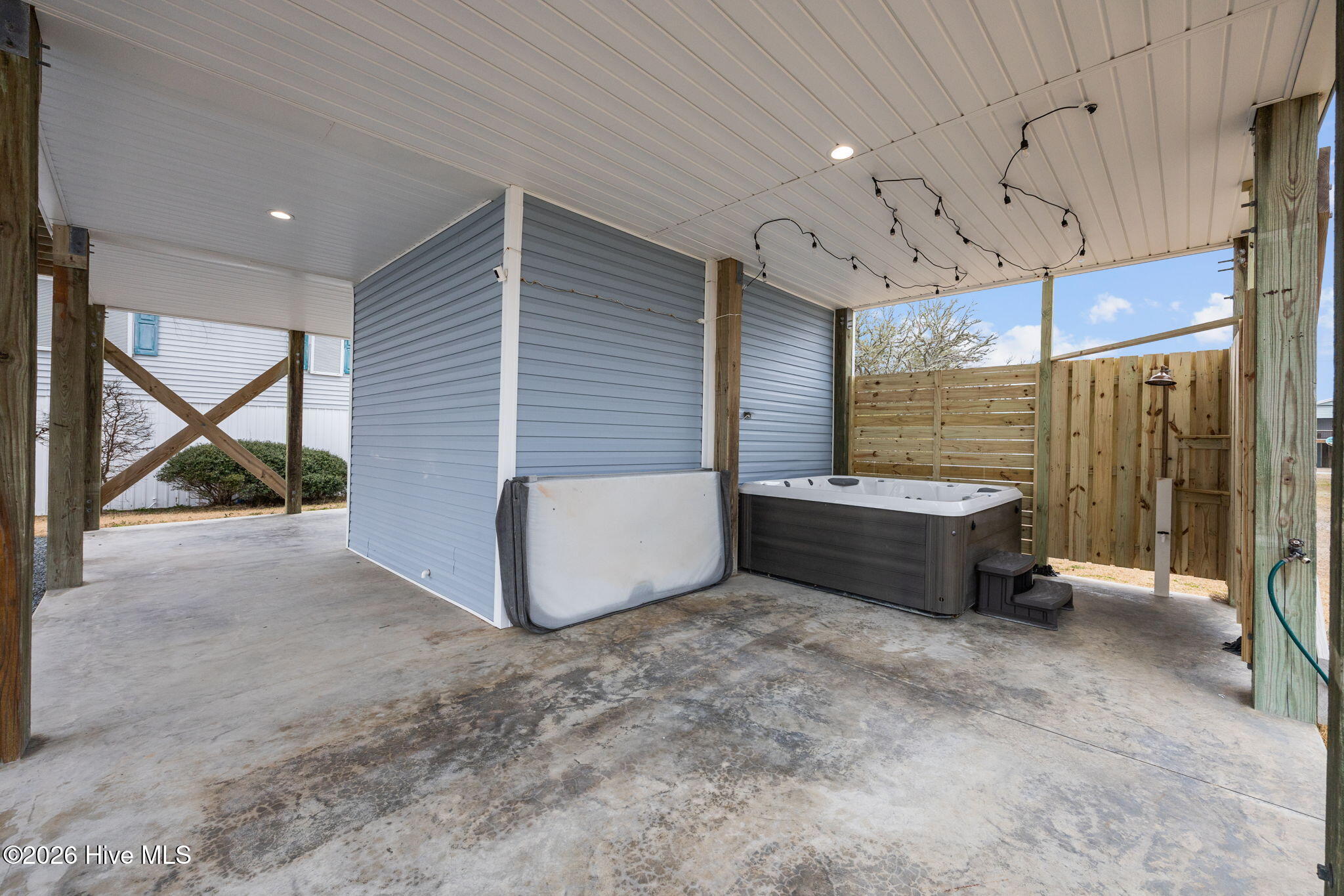 100557334 | Photo 47