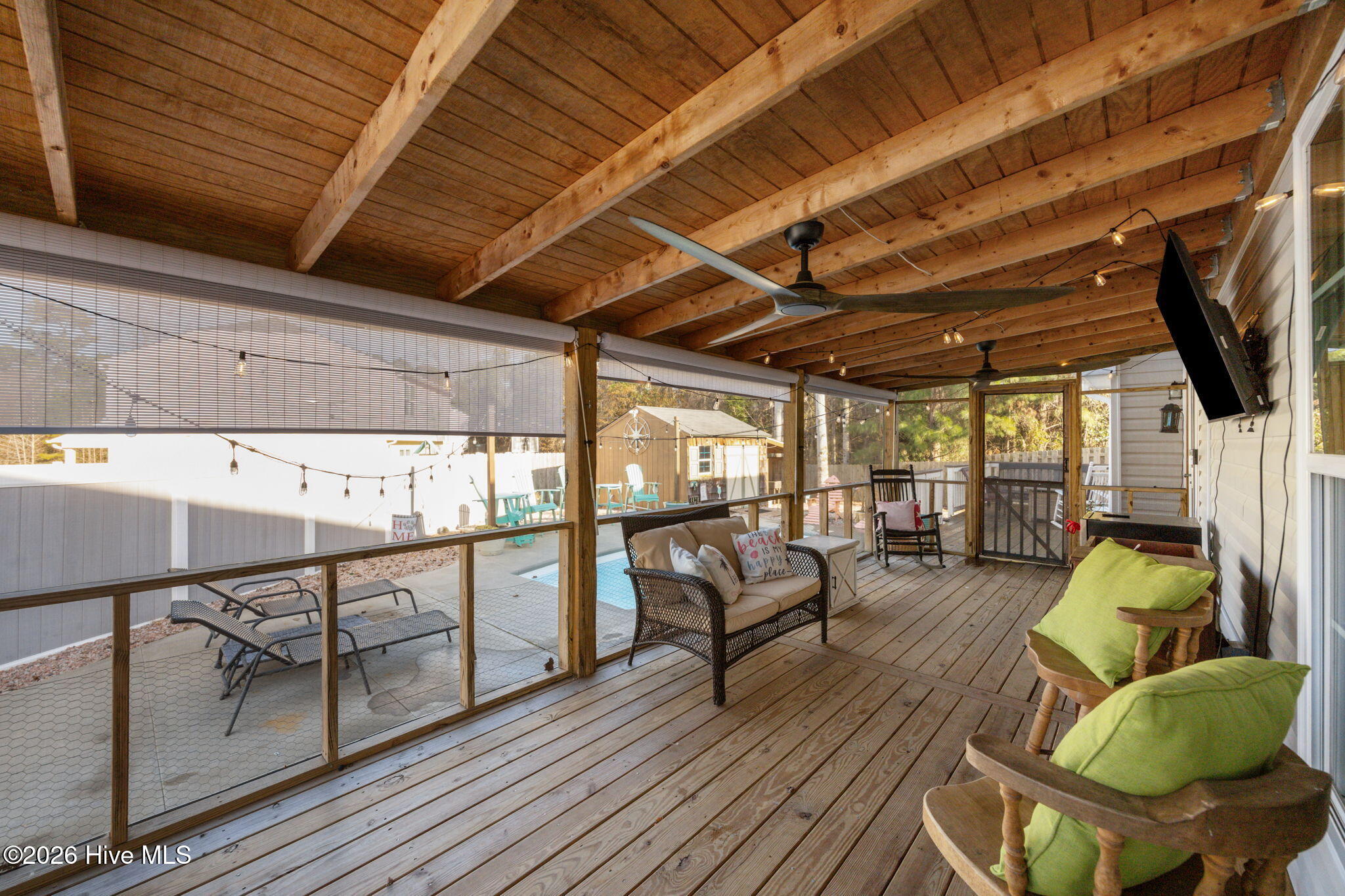 100548073 | Photo 39