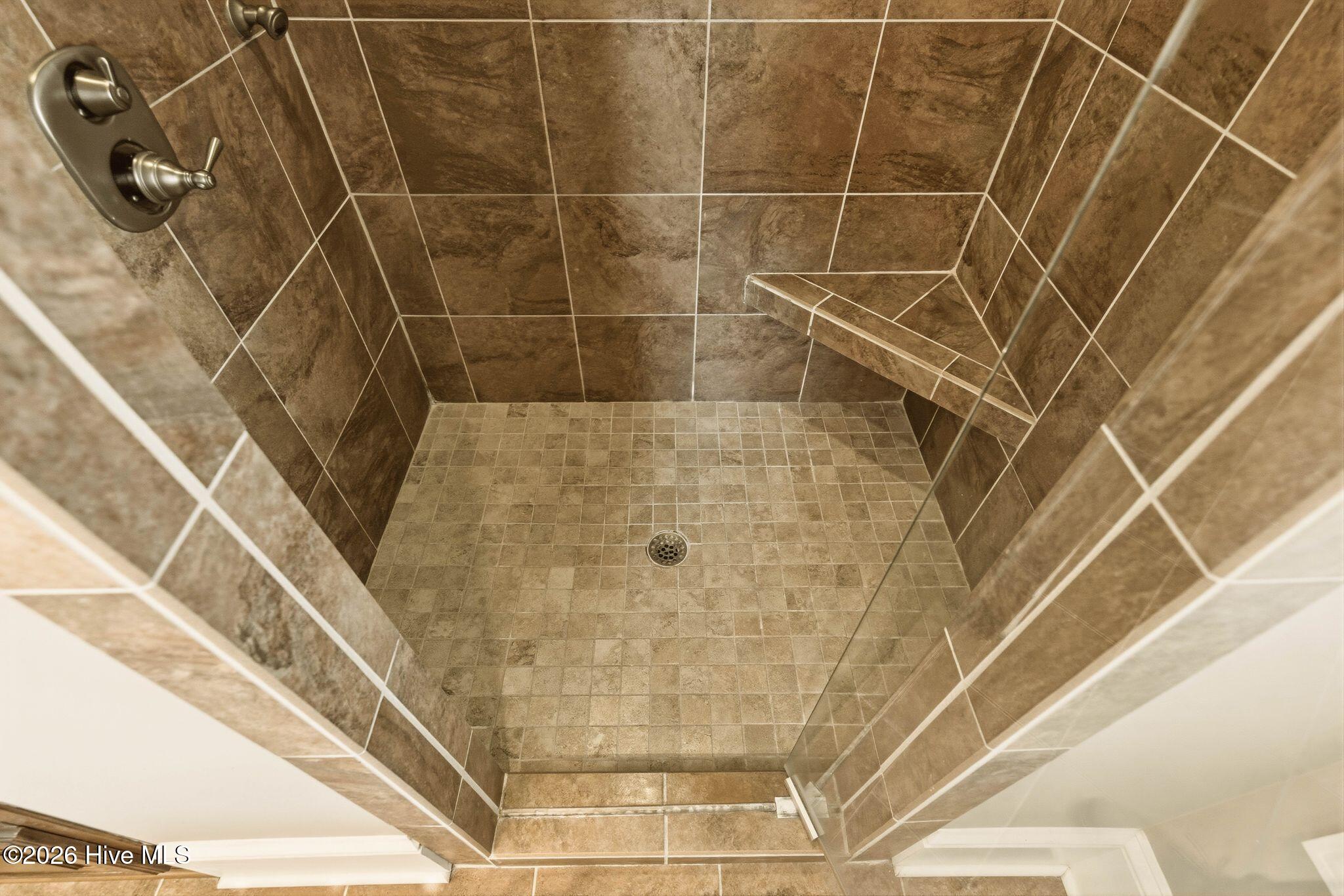 100565083 | Photo 34