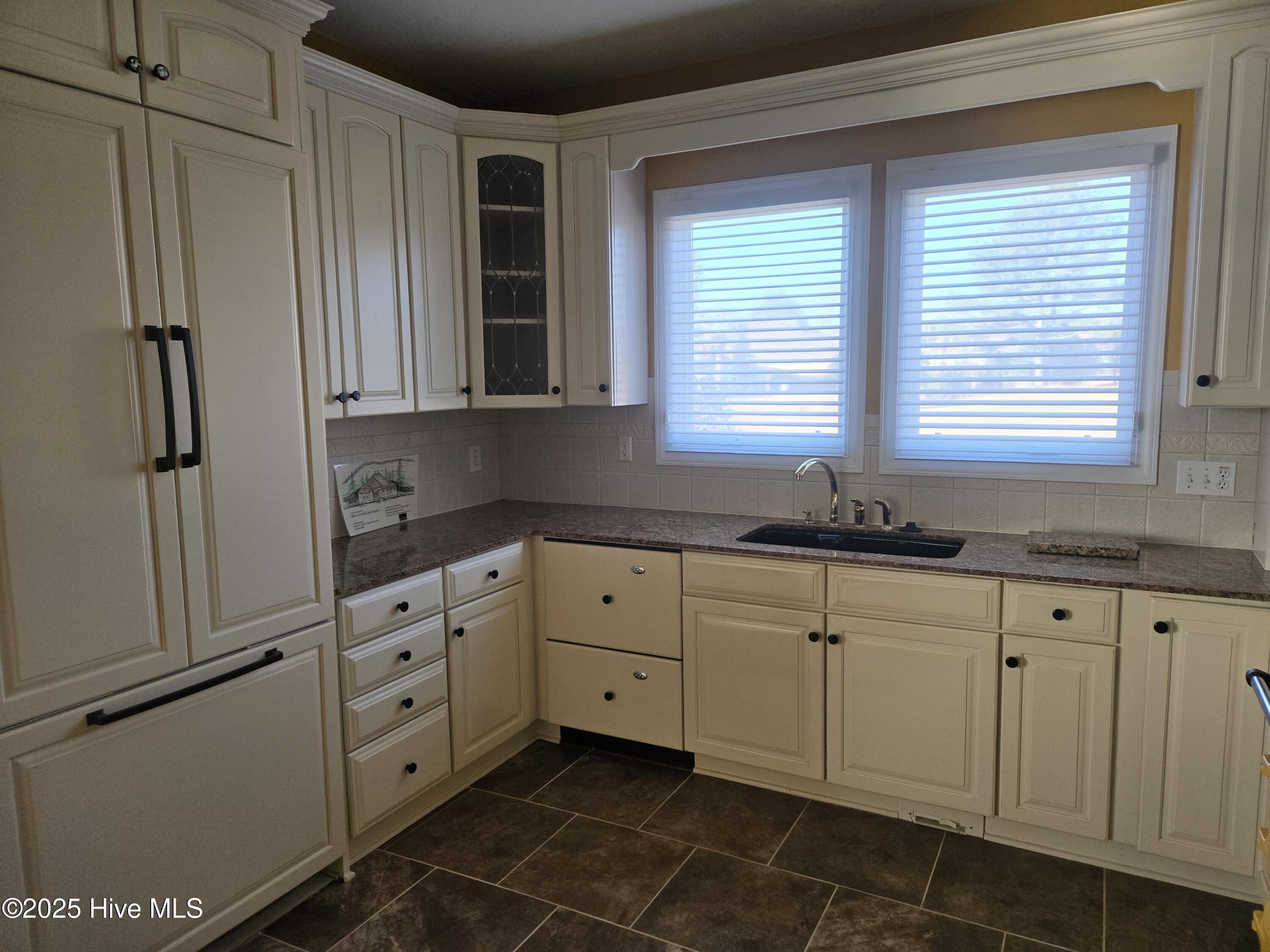 100545211 | Photo 26