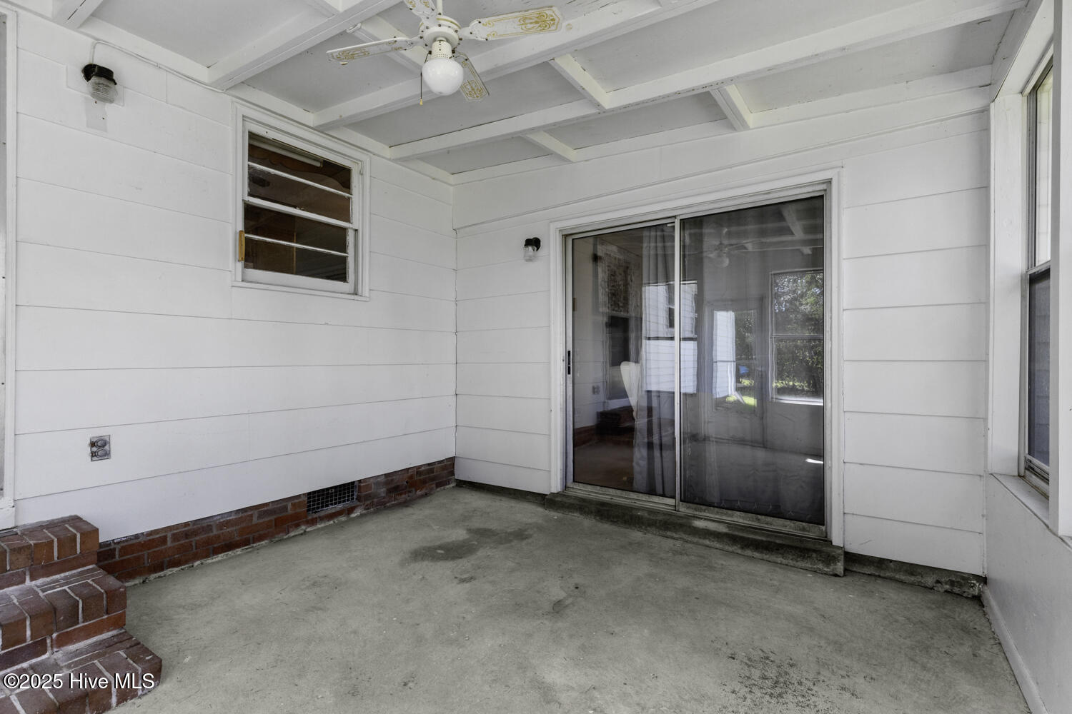 100523825 | Photo 23