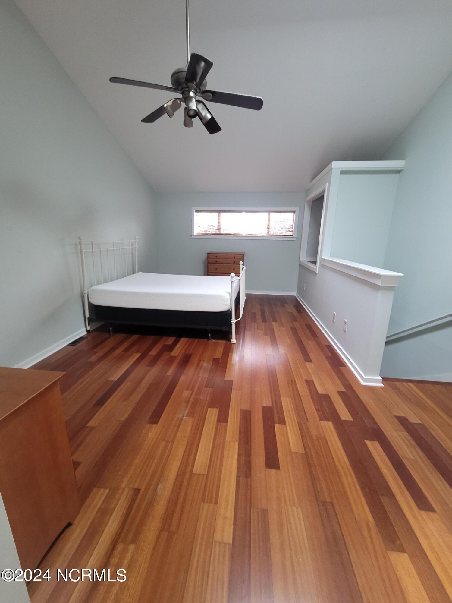 100565736 | Photo 11