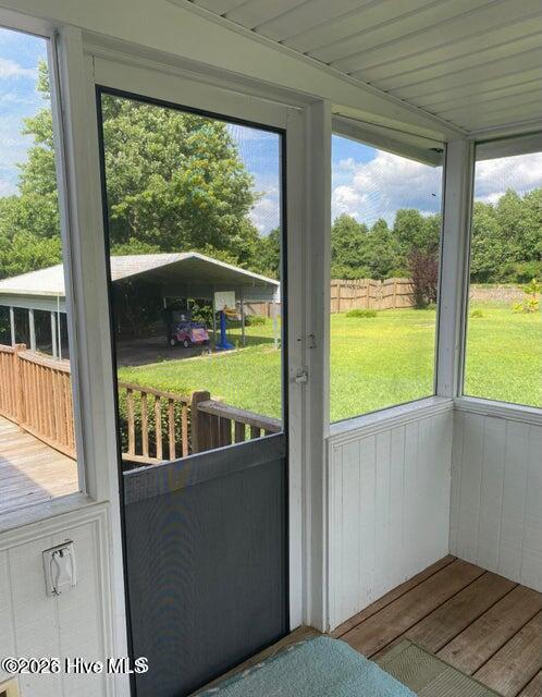 100549281 | Photo 31