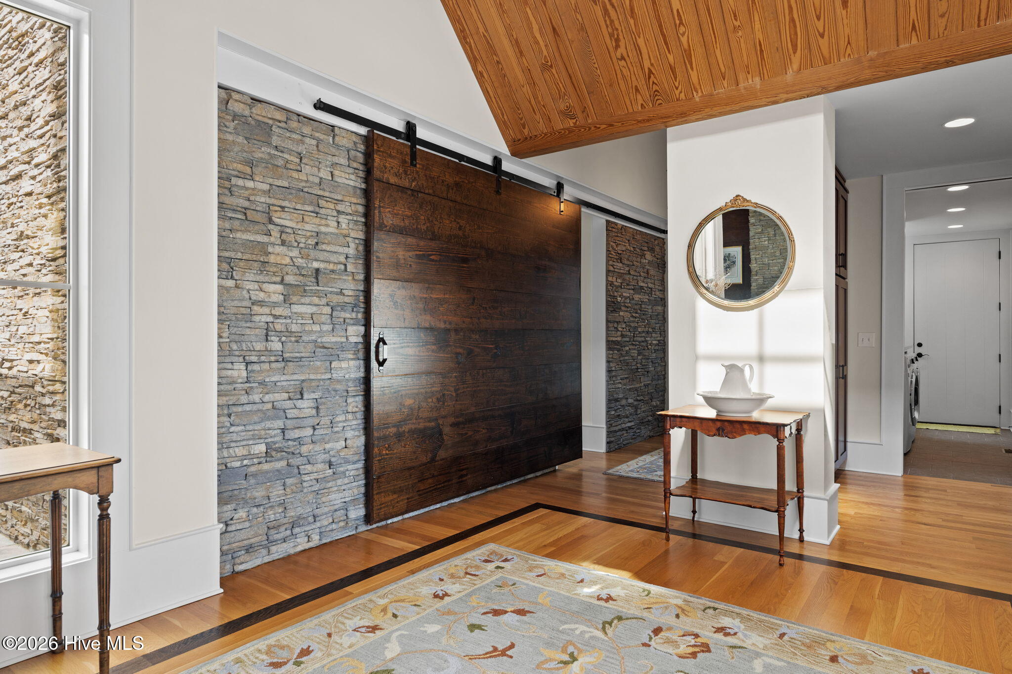 100563236 | Photo 32