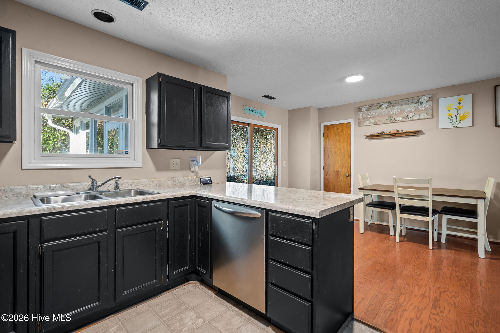 100547316 | Photo 11